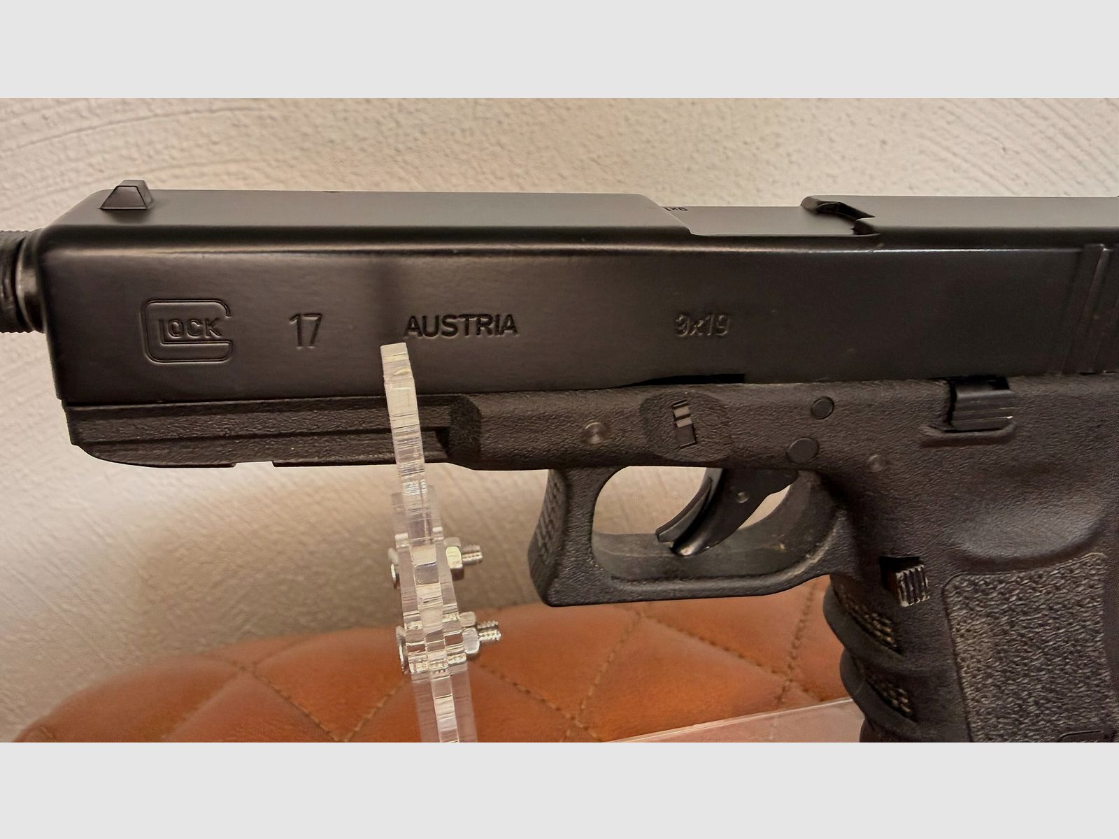Glock 17 mit Laufgewinde Co2-Pistole Kaliber 4,5 mm Stahl BB / Diabolo Blowback (P18) + Schalldämpfer