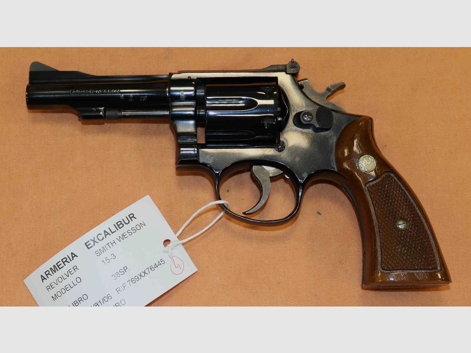Revolver Smith & Wesson Modello 15-2 Calibro 38 SP, immagine 1 di 6
