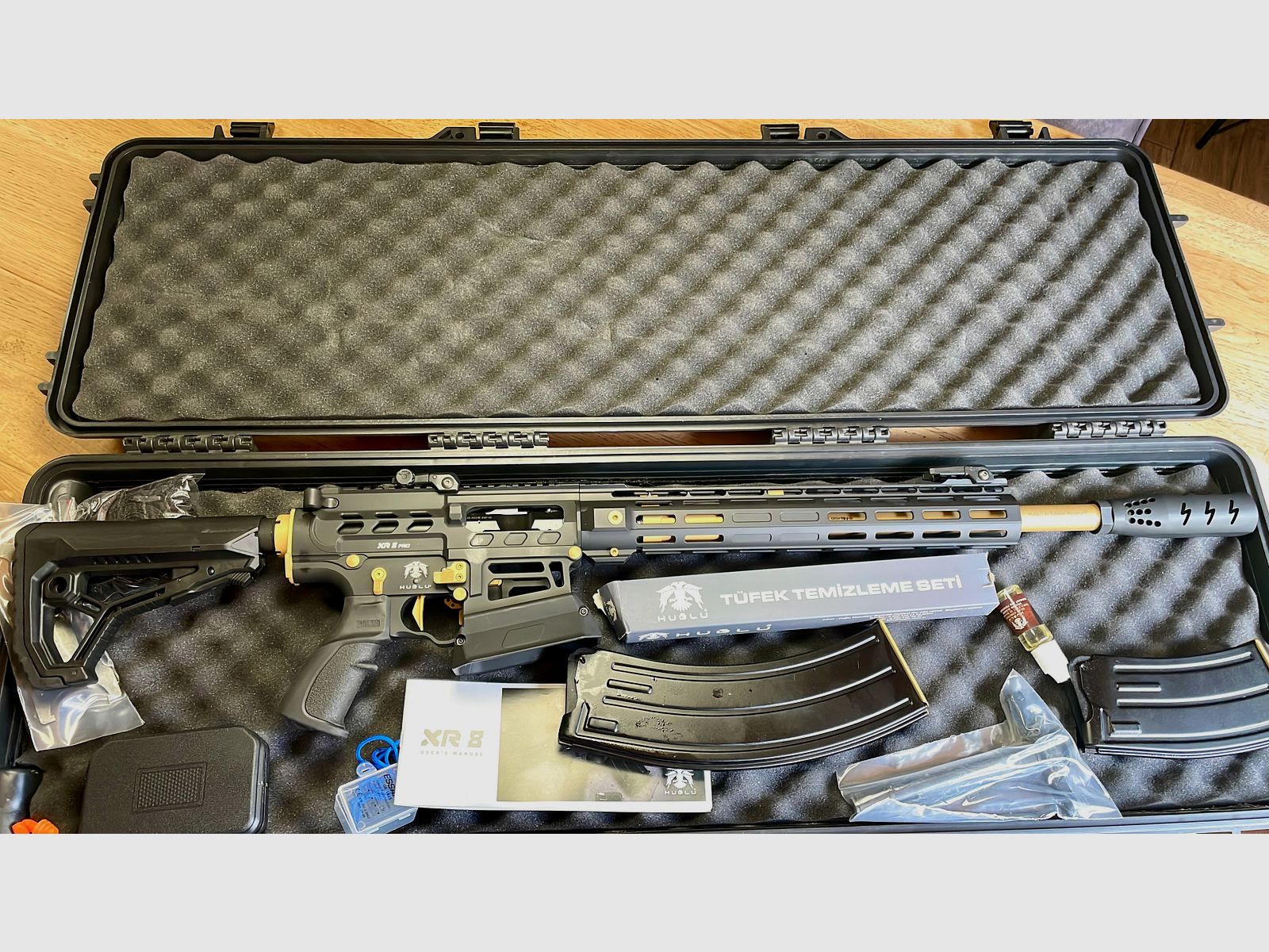 semi-automatic shotgun with box magazine HUGLU XR 8 PRO GOLD caliber 12/76 - IPSC - multi-distance - speed