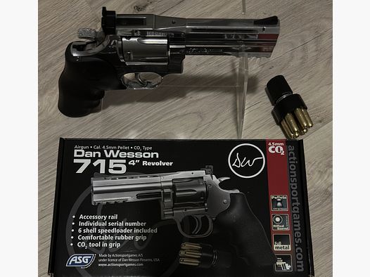 Dan Wesson 715 4" canna 4,5mm Diabolo Co2 revolver, Dan Wesson 715 4" Co2 revolver + accessori, CO2 revolver 4,5mm con caricatori