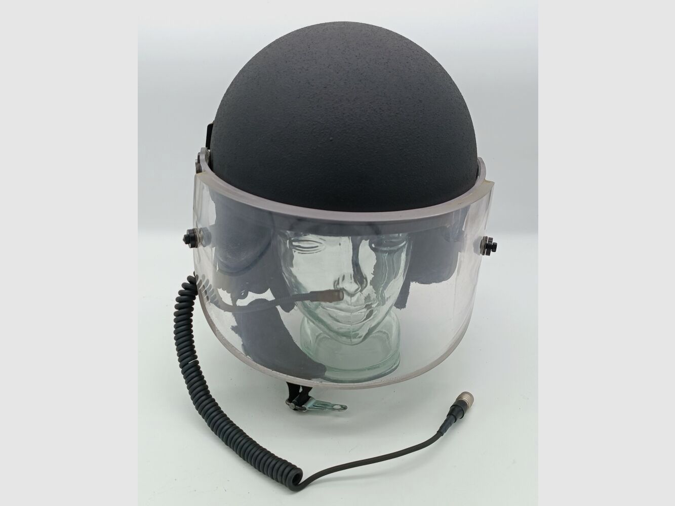 Schuberth P100 Polizeihelm aus Kevlar mit ballistischem Visier