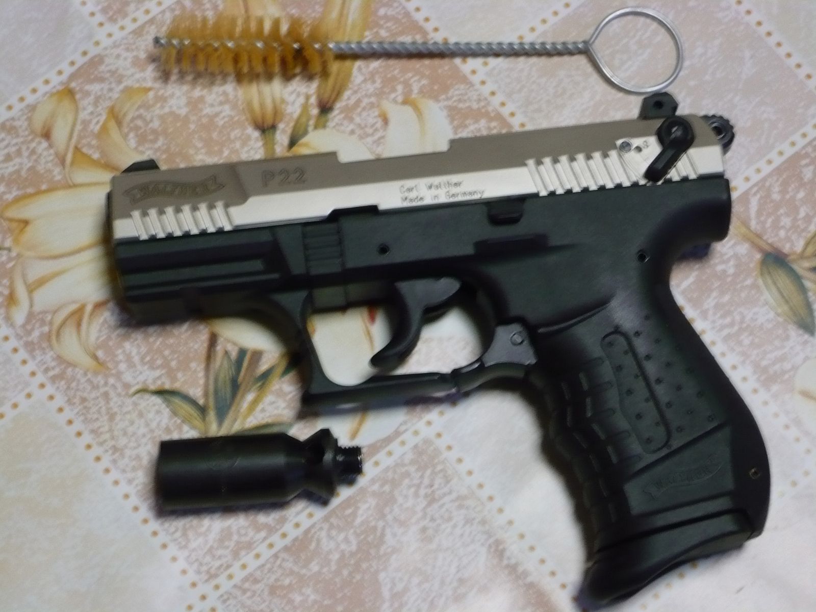 Pistolet d'alarme bicolore Walter P22 inutilisé