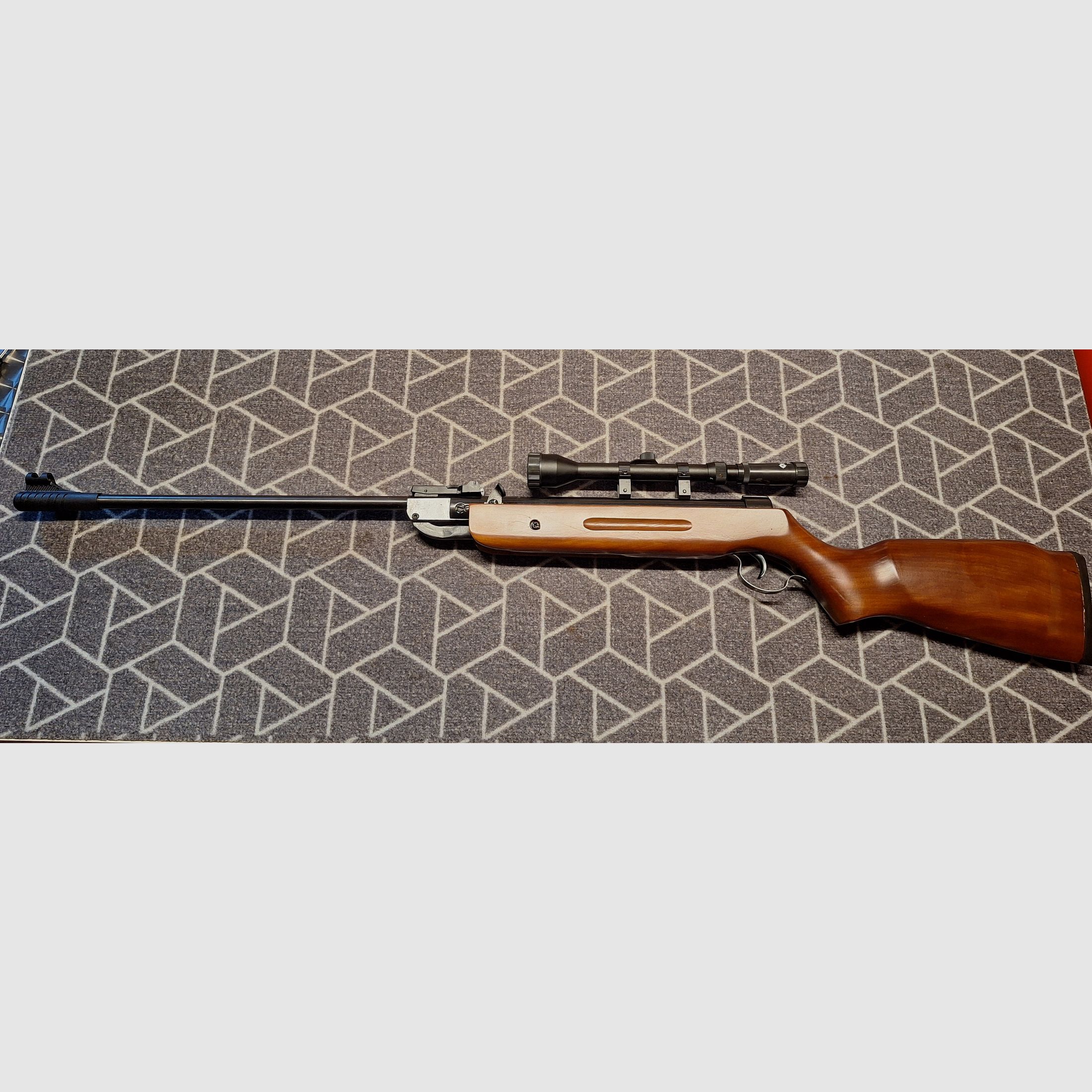 Carabine à air Kandar B2-4 avec scope - comme neuf !