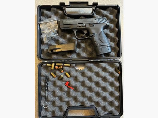 Smith & Wesson M&P 9C pistola a salve cal. 9mm P.A.K. inclusi 2 caricatori