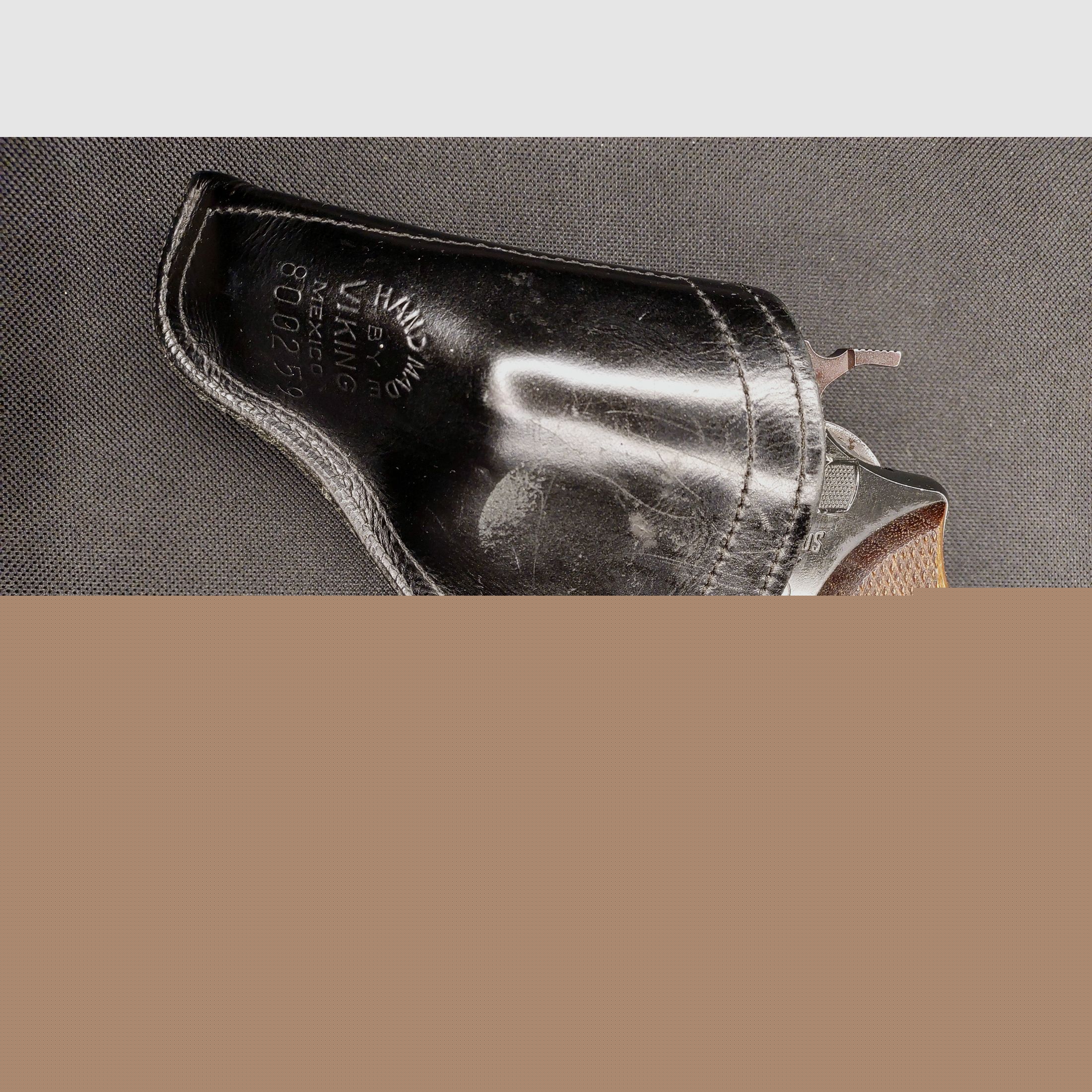 Incienso HW37 Cal. 9mm R.K. (PTB 887) OVP con empuñaduras de madera y funda de cuero - en muy buen estado (Arminius HW 37)