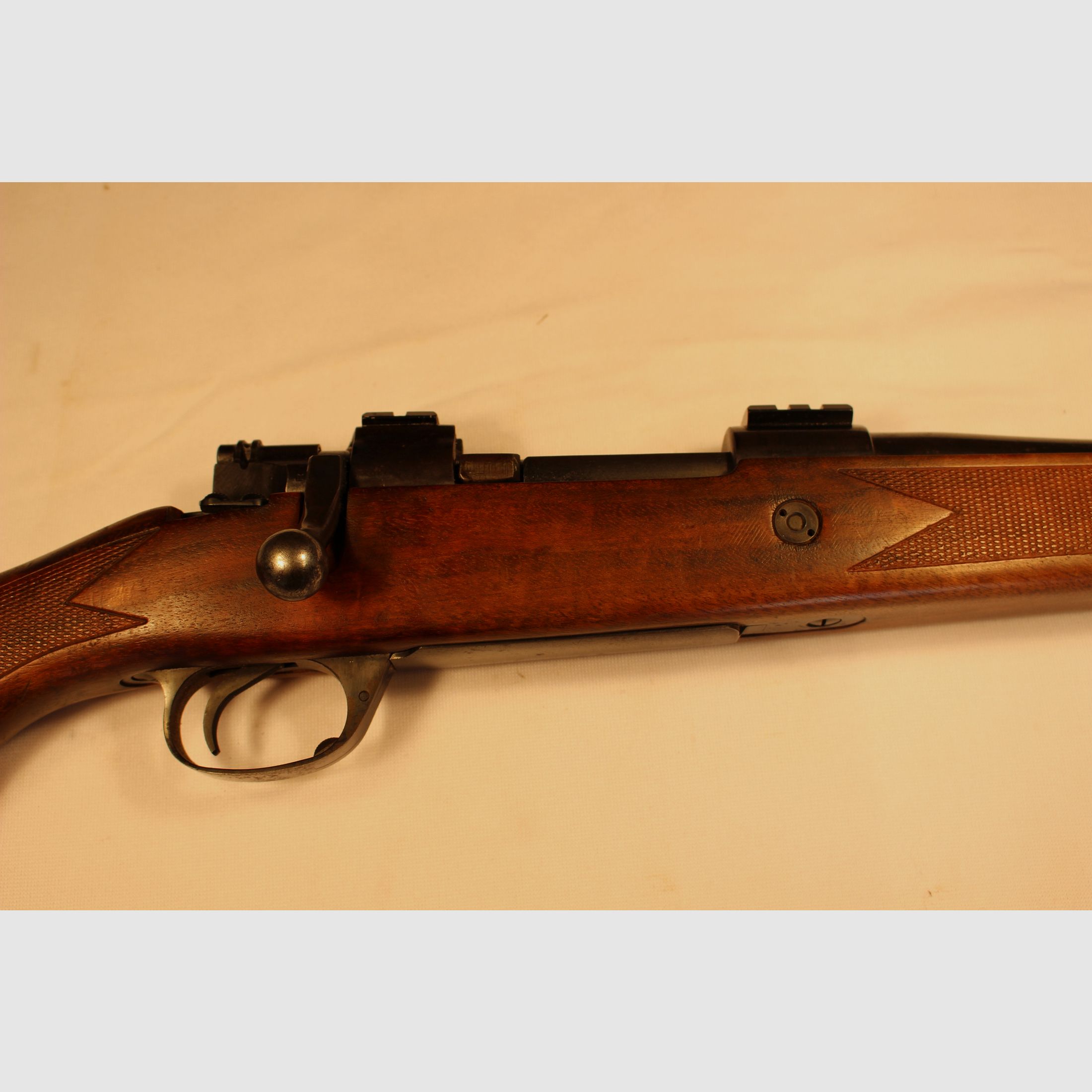 Bolt-action rifle in caliber 7x64.