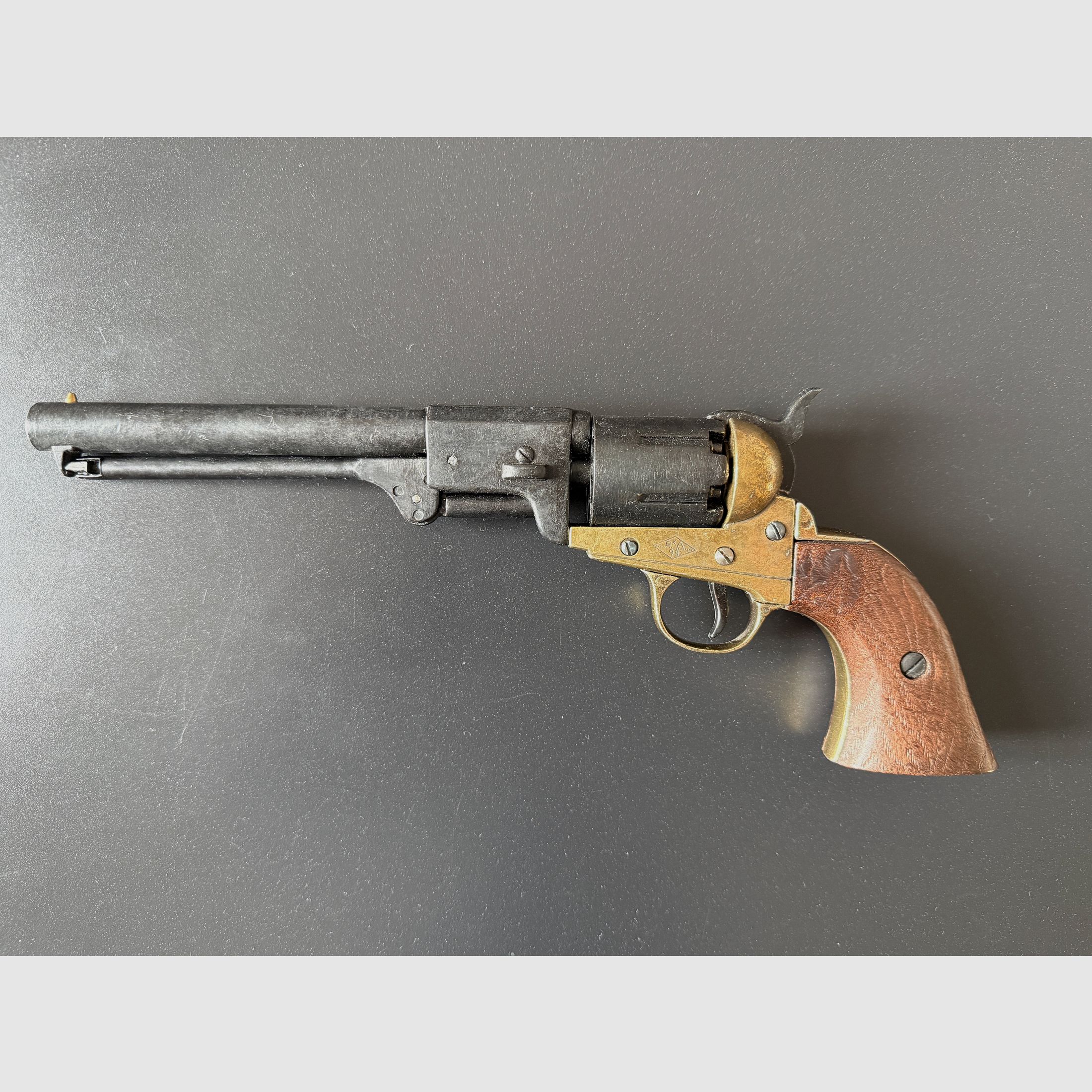 Deko Konföderiertenrevolver Griswold & Gunnison USA 1860, schwarz messing Holzgriffschalen