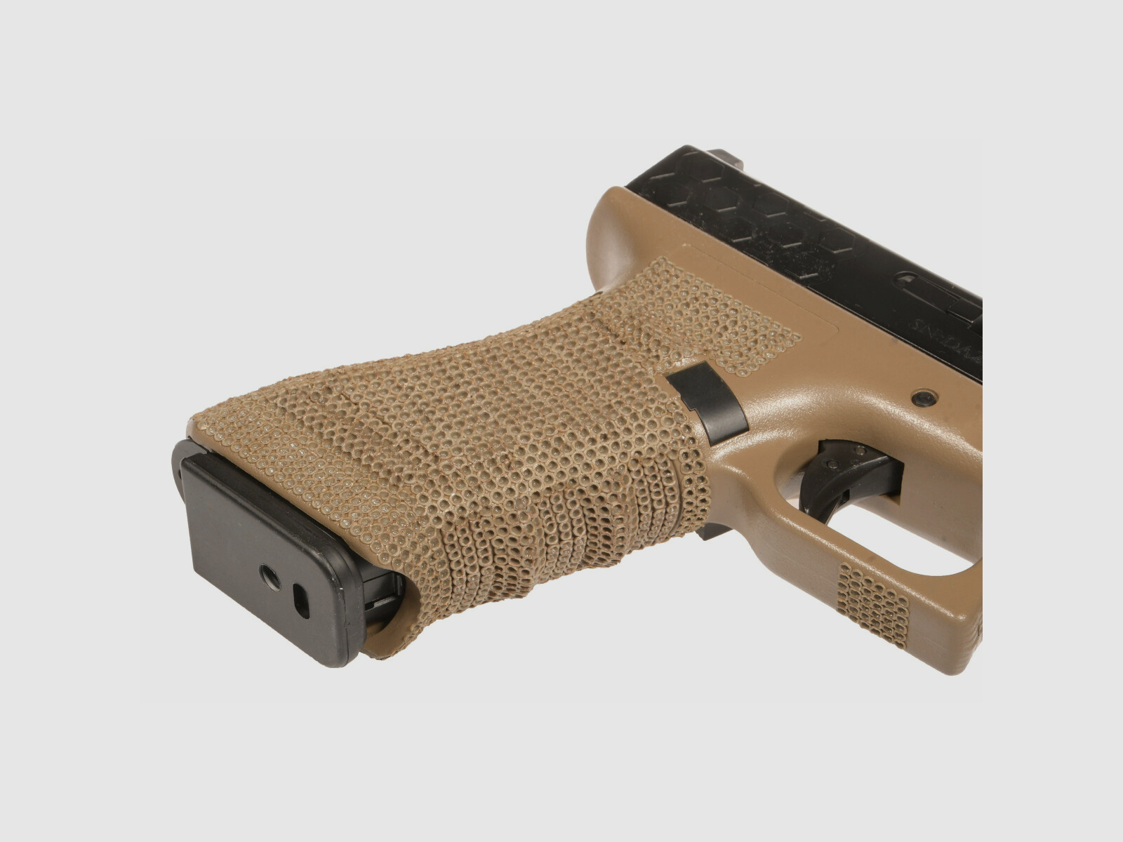 P03 GBB Airsoft Pistole in TAN | Delta Armory