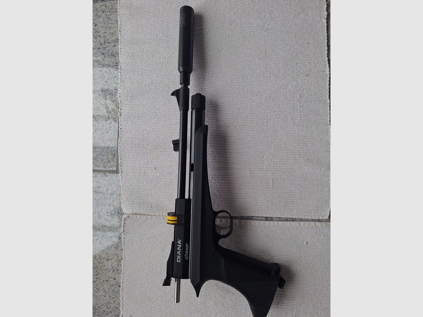 Pistolet Co2 Diana Chaser 4,5 mm Diabolo avec silencieux et chargeur de 8 coups