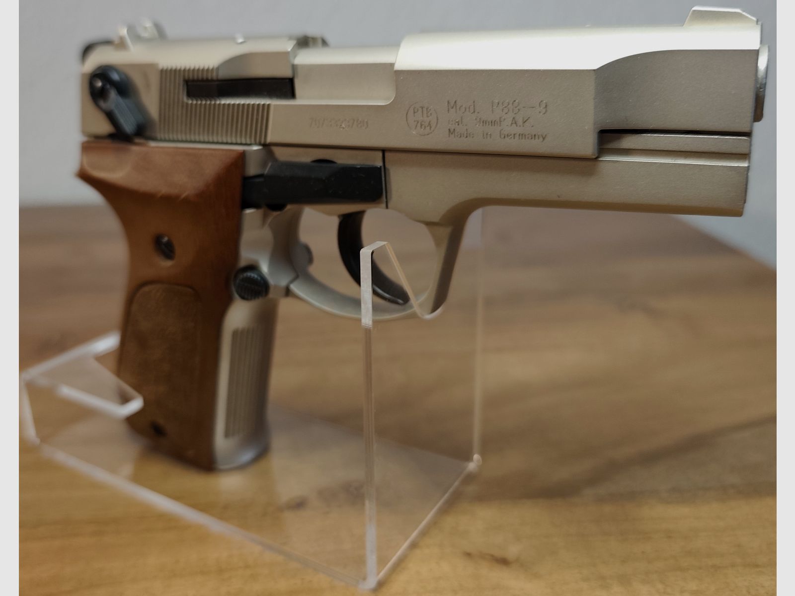 Walther P 88 Compact PTB 764 Nickel Kaliber 9mm Knall P.A.K Sehr guter Zustand