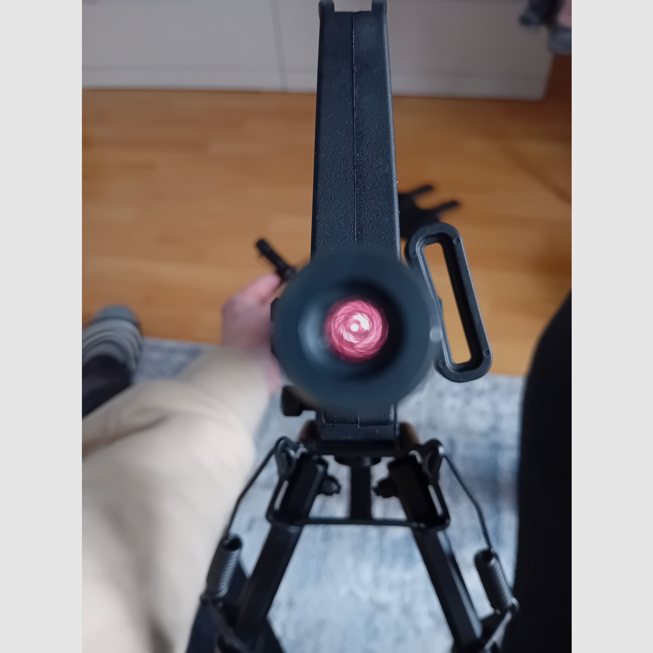 Mossberg Selbstladebüchse International 715t .22lr inkl. 3 Magazinen und Leuchtpunktvisier Falke II NV