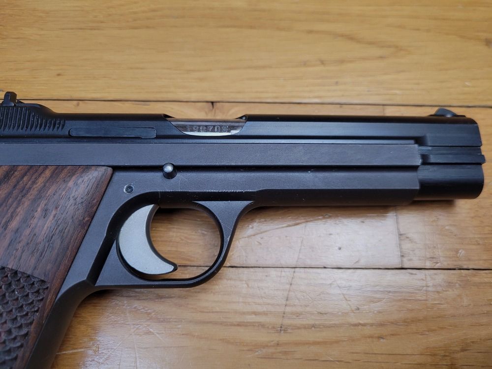 Wspaniały pistolet SIG P210-2 – Mit o 9 para – Broń wojskowa model P-49 z 6. i ostatniej dostawy – Broń z 1974 roku – Brązowanie, działanie i wymarzony luf – Oryginalne wojskowe okładziny, regulaminowy futerał i luksusowa rękojeść Nill Target – Top kolekcjonerski – Stan jak nowy!, zdjęcie 21 z 23