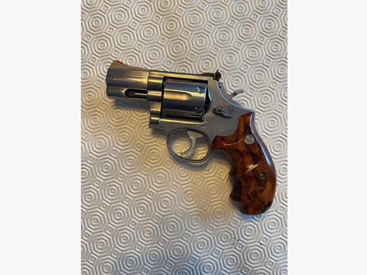 Smith & Wesson Modell 686 – calibre .357 Magnum – barrel length 2.5” – very lightly shot (approx. 10 rounds)