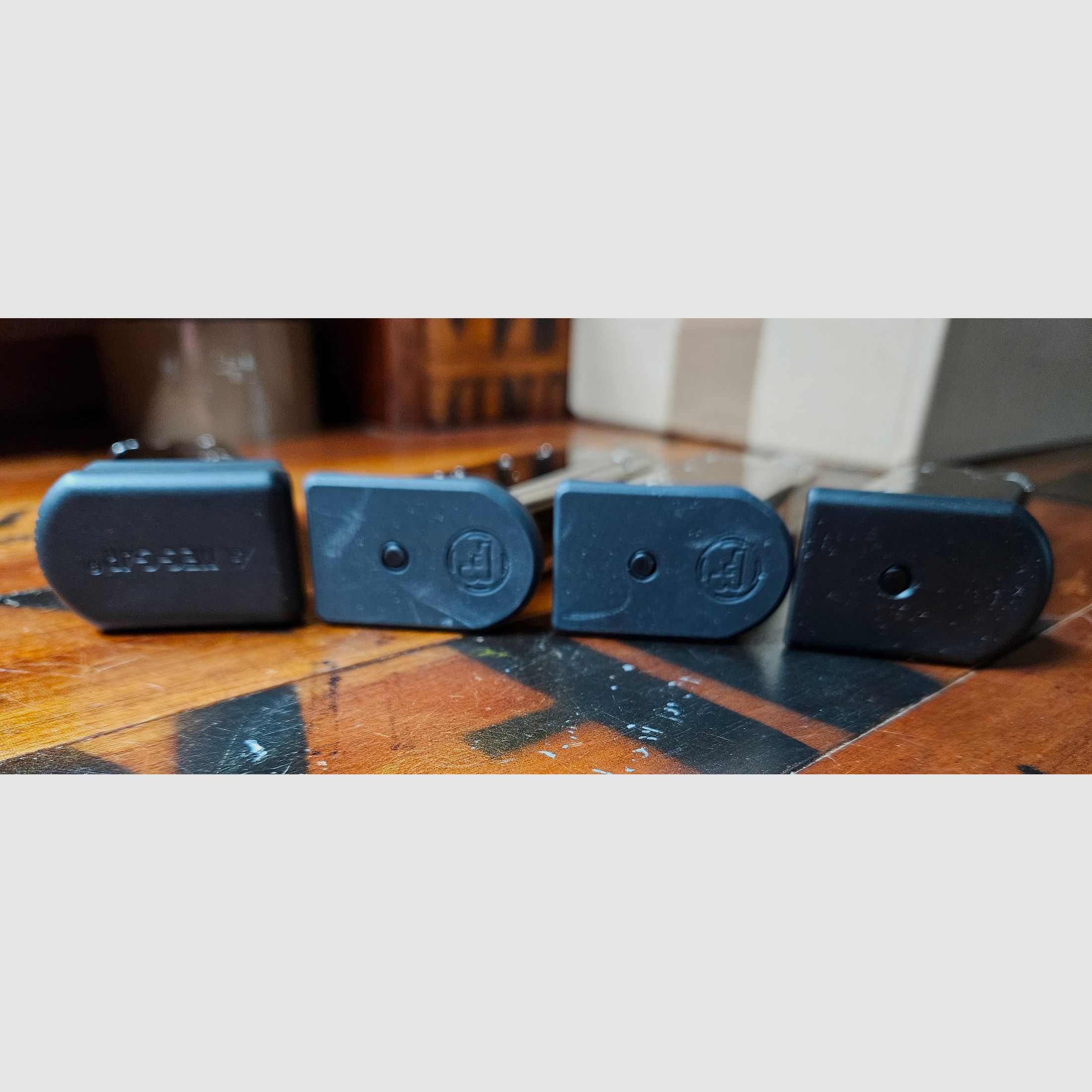 4 pistol magazines 9mm Luger