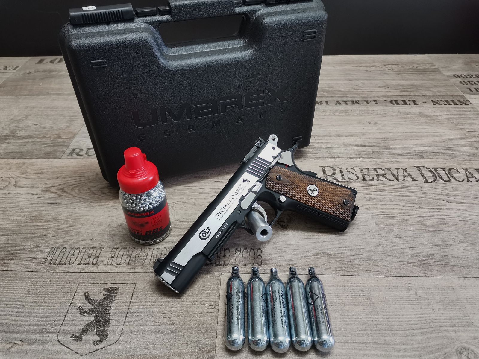 Colt Special Combat Classic CO2 4,5mm BB de acero VOLLMETALL en SET