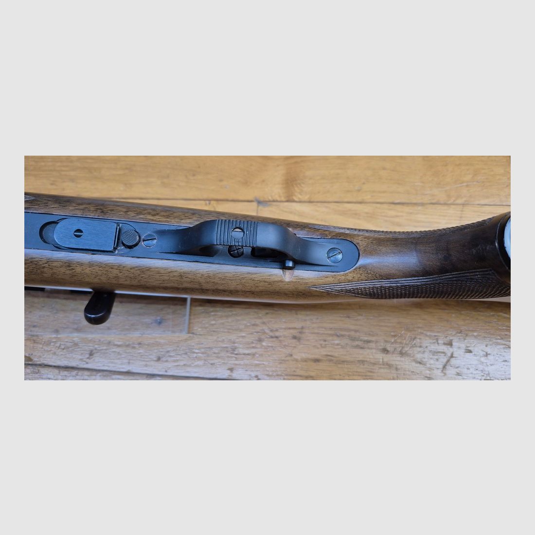 Seltene und originelle Beretta Olimpia Repetierbüchse – „Modelo Unione“ – Kal. .22LR – Zwei Modi: manuelle Wiederholung und halbautomatisch – Schwere Büchse, die mehr auf Präzision als auf Freizeit ausgerichtet ist – 5 Schuss – Hochwertiges Nussbaumholz und Mechanik in TBE++ – Brünierung zu 99,99% – Wunderschöner Lauf – Beretta-Qualität überall – TBE+++, Bild 15 von 38