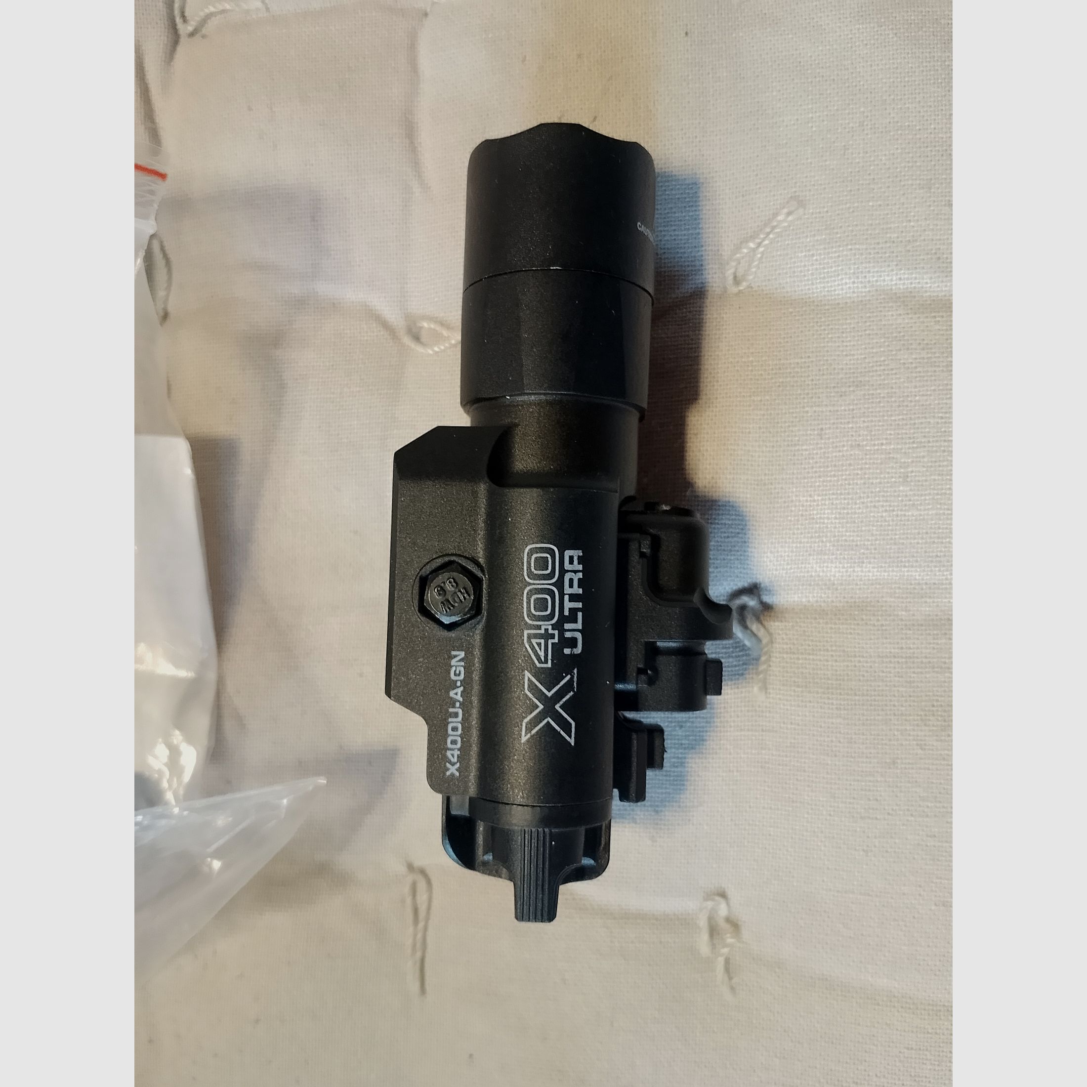 Latarka LED w połączeniu z czerwonym laserem Picatinny Uniwersalna lampa