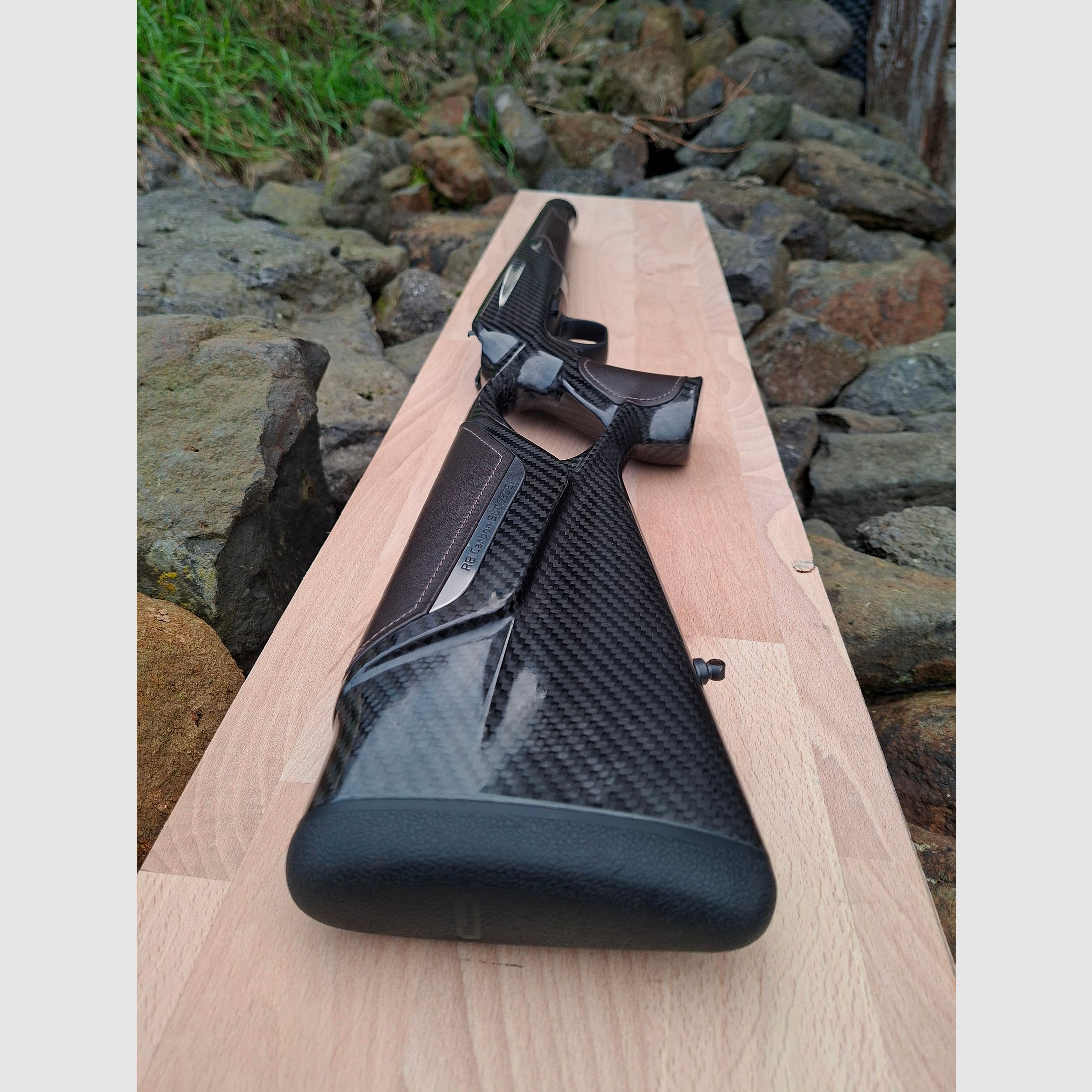 Blaser R8 Carbon Schaft (links) original mit Leder-Einlagen