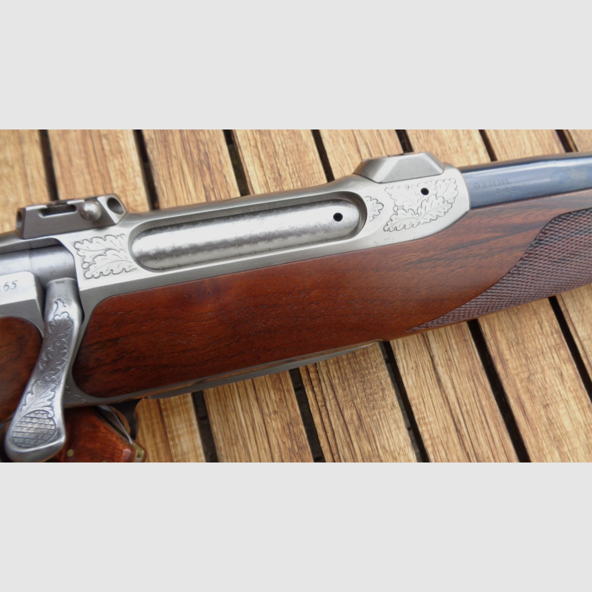 Sauer 202 .375 H&H Europa Luxus E nitriertes Stahlgehäuse Eichenlaub-Gravur ausgesuchtem Nußbaumholz