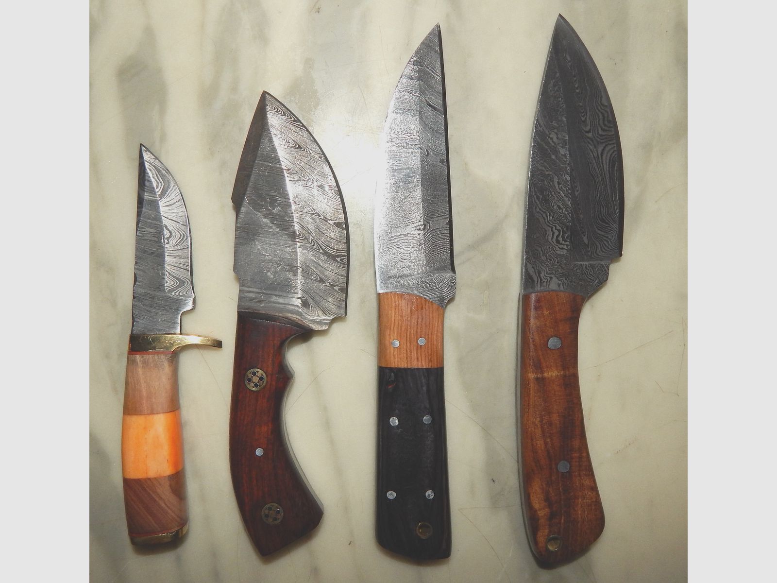 Coltelli da caccia, coltelli da viaggio, coltelli da cucina / acciaio damascato