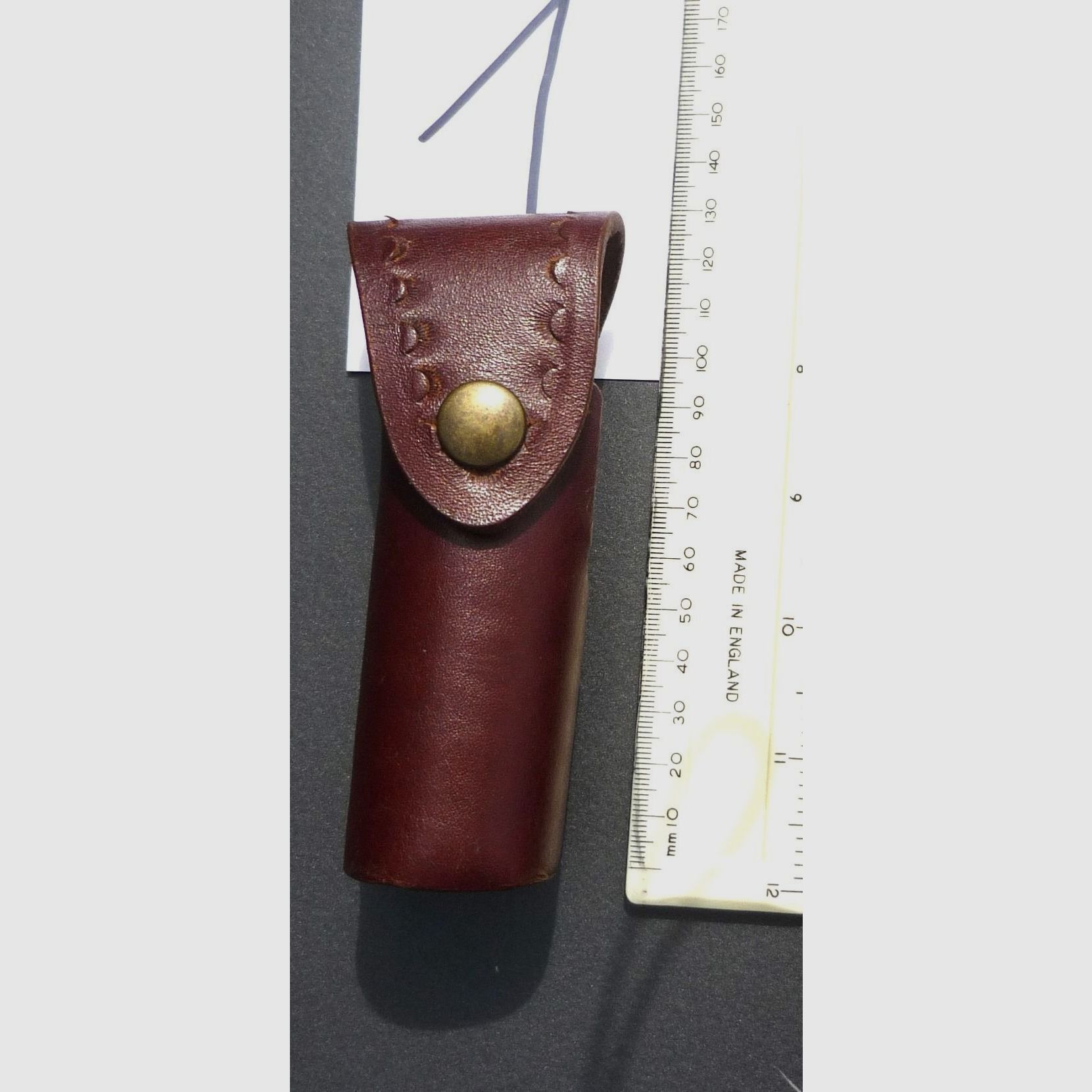 HKDesign grote container om bijvoorbeeld traangas spray of iets dergelijks aan de riem te vervoeren