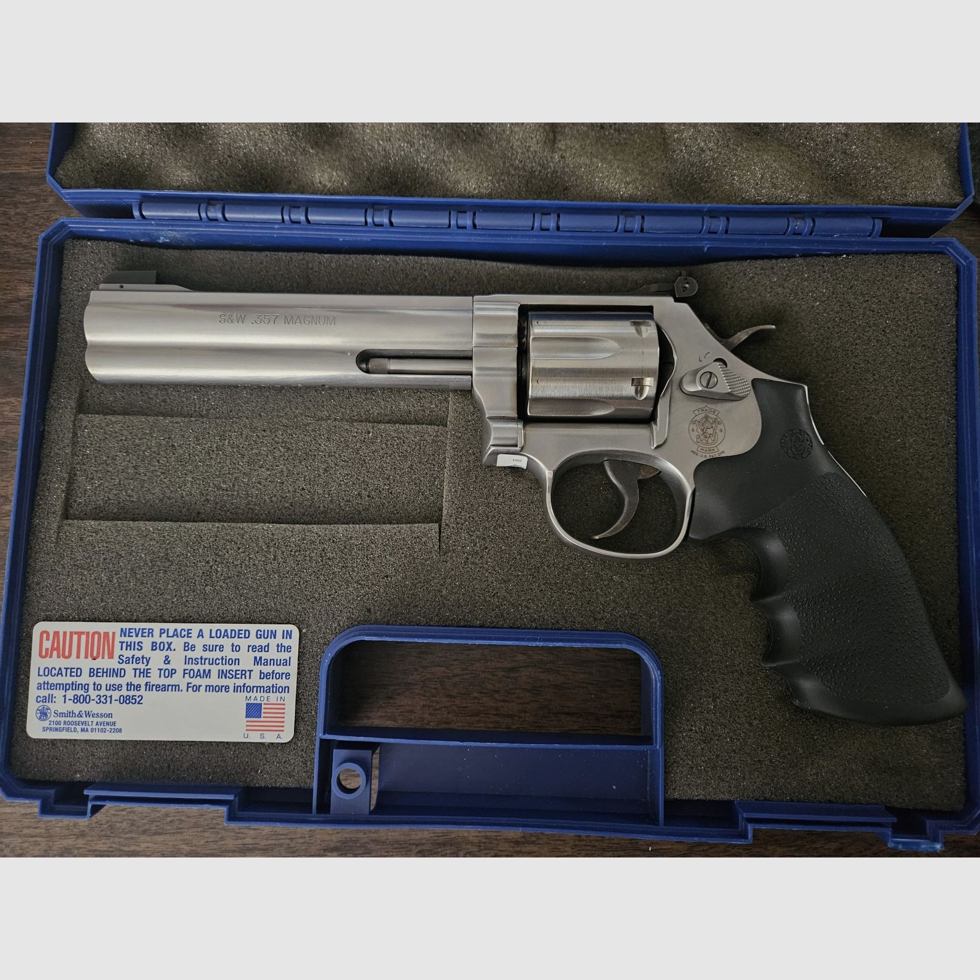 Smith & Wesson 686-6 Target Champion Kal.357 Mag. 6 Zoll Lauf im S&W Koffer mit Zubehör