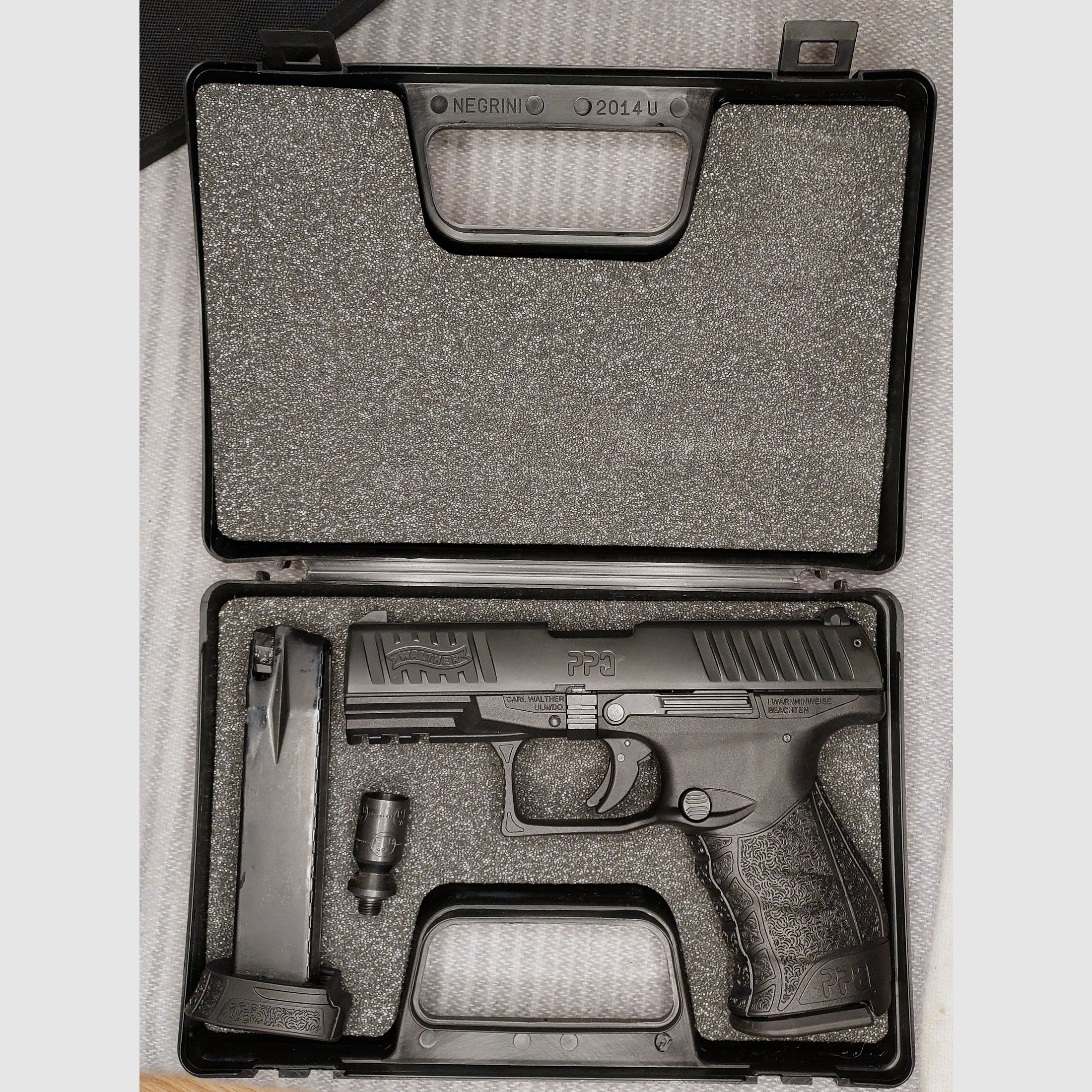Walther PPQ M2 Schreckschuss Pistool 9mm P.A.K. zwart (PTB 958) met 2 magazijnen