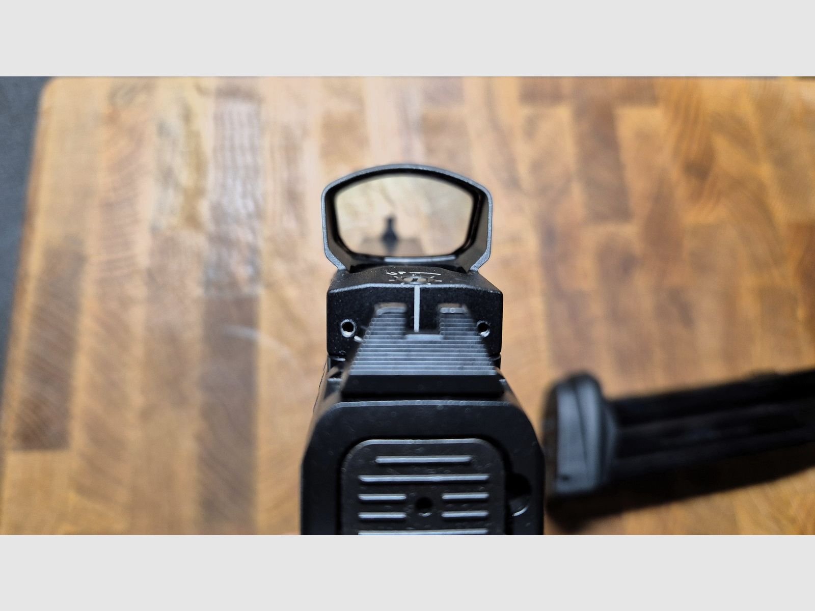 Beretta Pistool APX A1 Tactical 9mm met Red Dot Burris Fast Fire 4