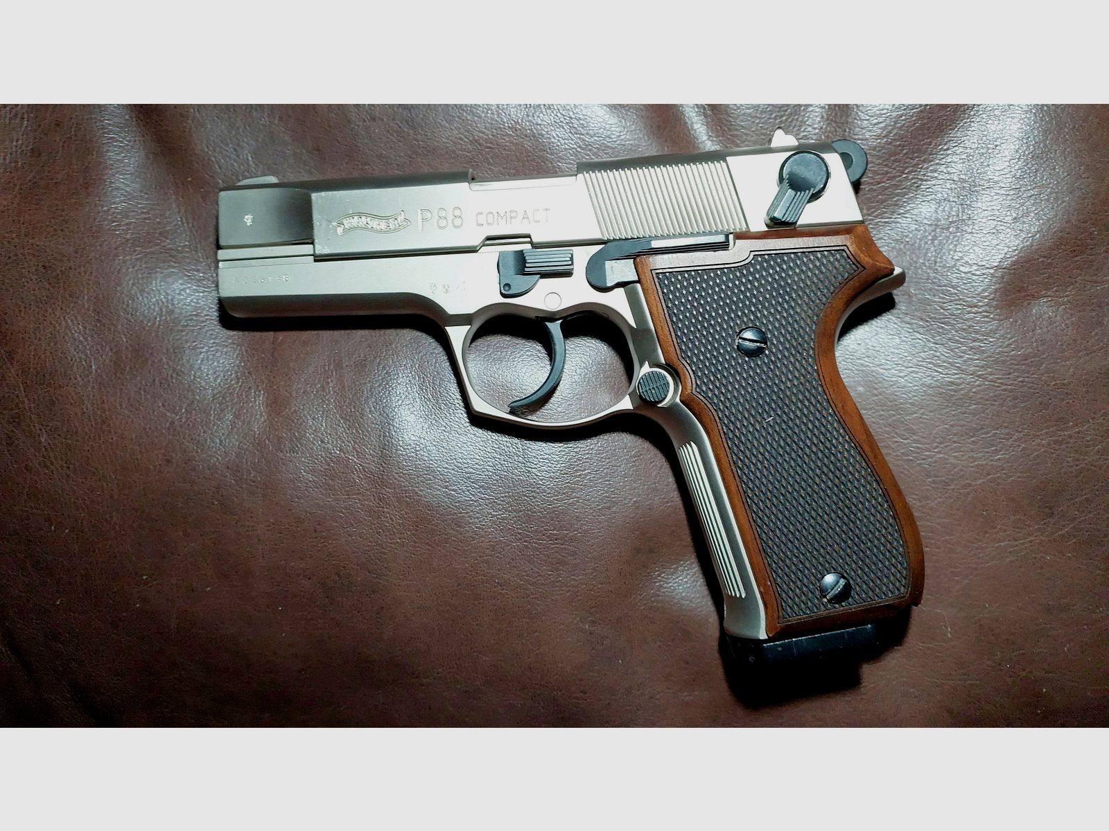 Walther P88 Schreckschuss Pistole 9mm P.A.K. Nickel Holzgriffe (PTB 613) Prachtstück!