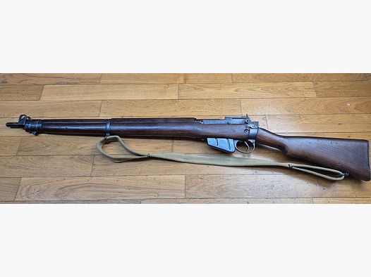 Bon Fusil Lee-Enfield N°4 MKI – Cal .303 British – 10 coups – Arme de l&rsquo;arsenal de Fazakerley de 1944 – Bonne mécanique – Beaux bois et très bon canon – Bretelle – TBE+