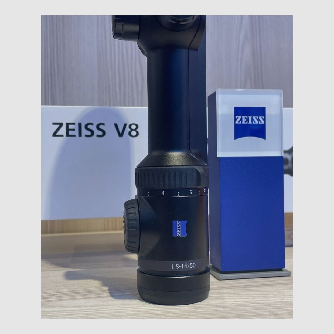 ZEISS V8 1,8-14x50 M (con riel) A60
