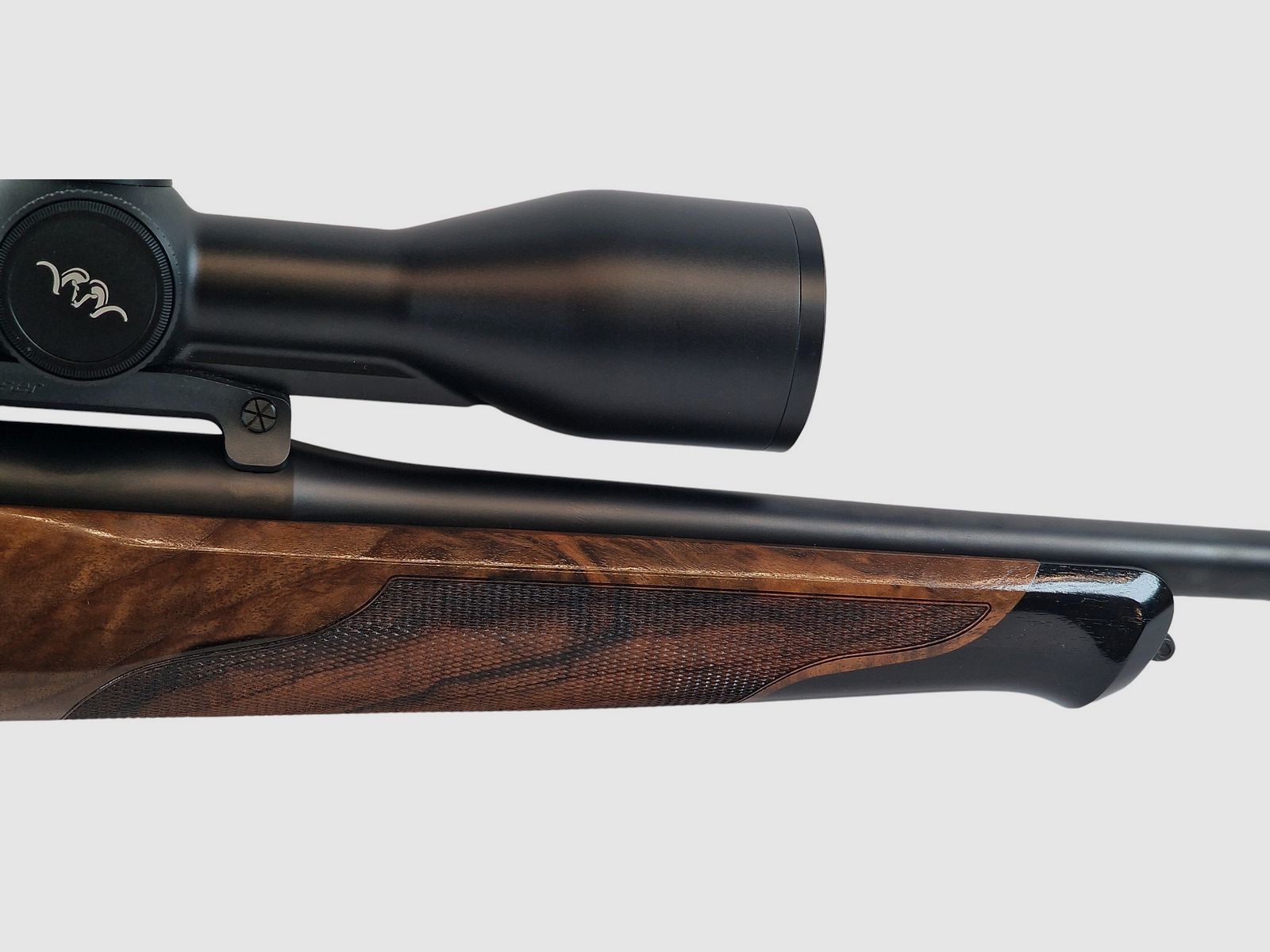 Blaser R8 Success Holz HK4 Kal. 8x57JS LL. 52cm mit M15x1 und Blaser B2 2-12x50 IC S 