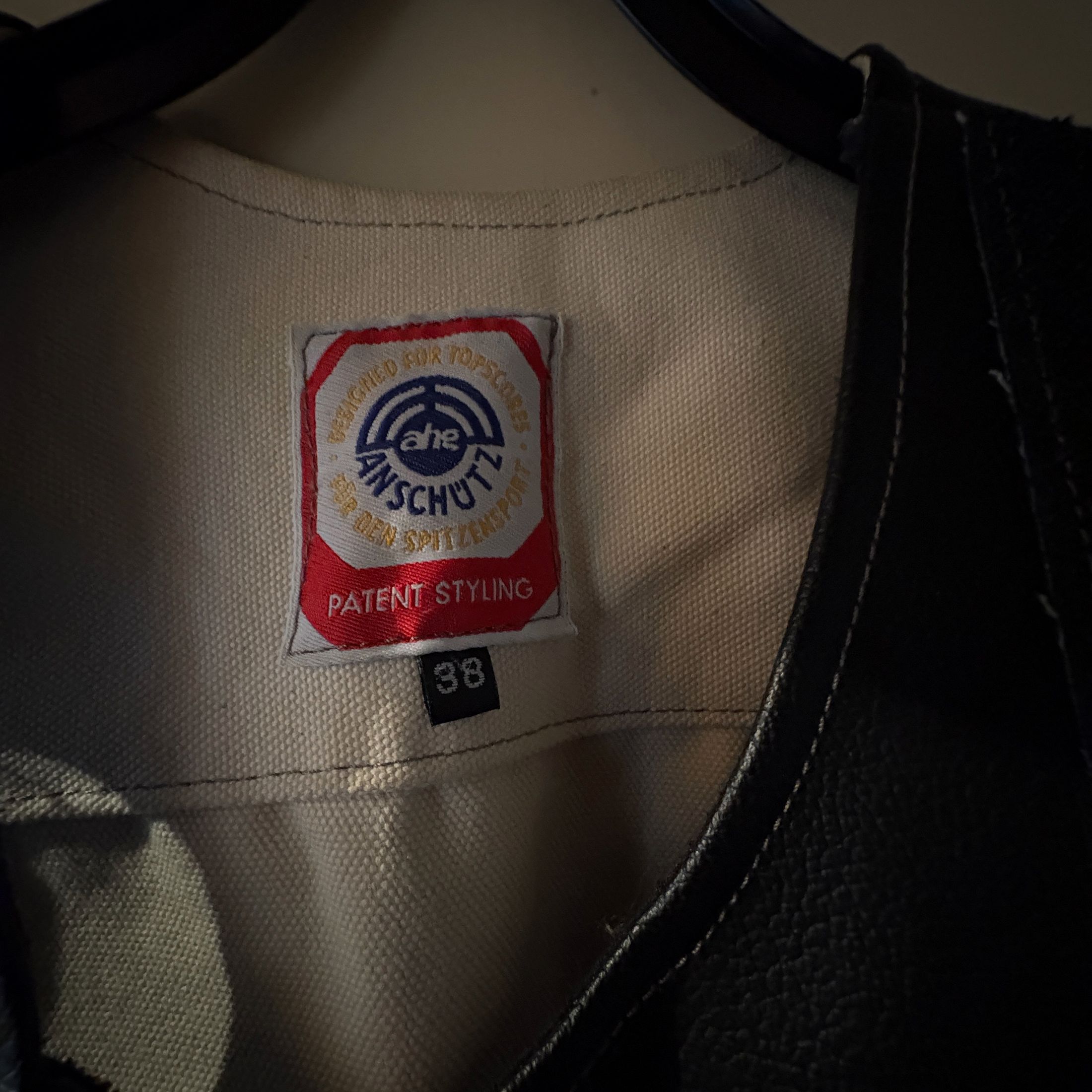 Schwarze Damen Schiessweste, Ge.38