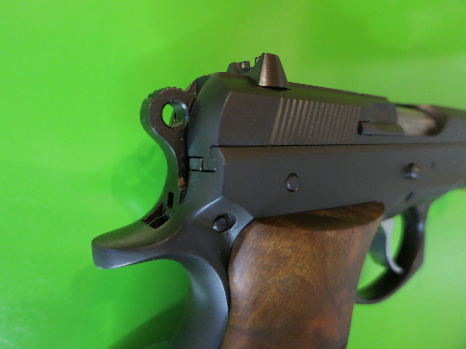 Brünner M 75 or ČZ 75 (Česká zbrojovka), semi-automatic. Self-loading pistol caliber 9 × 19 mm       #93-