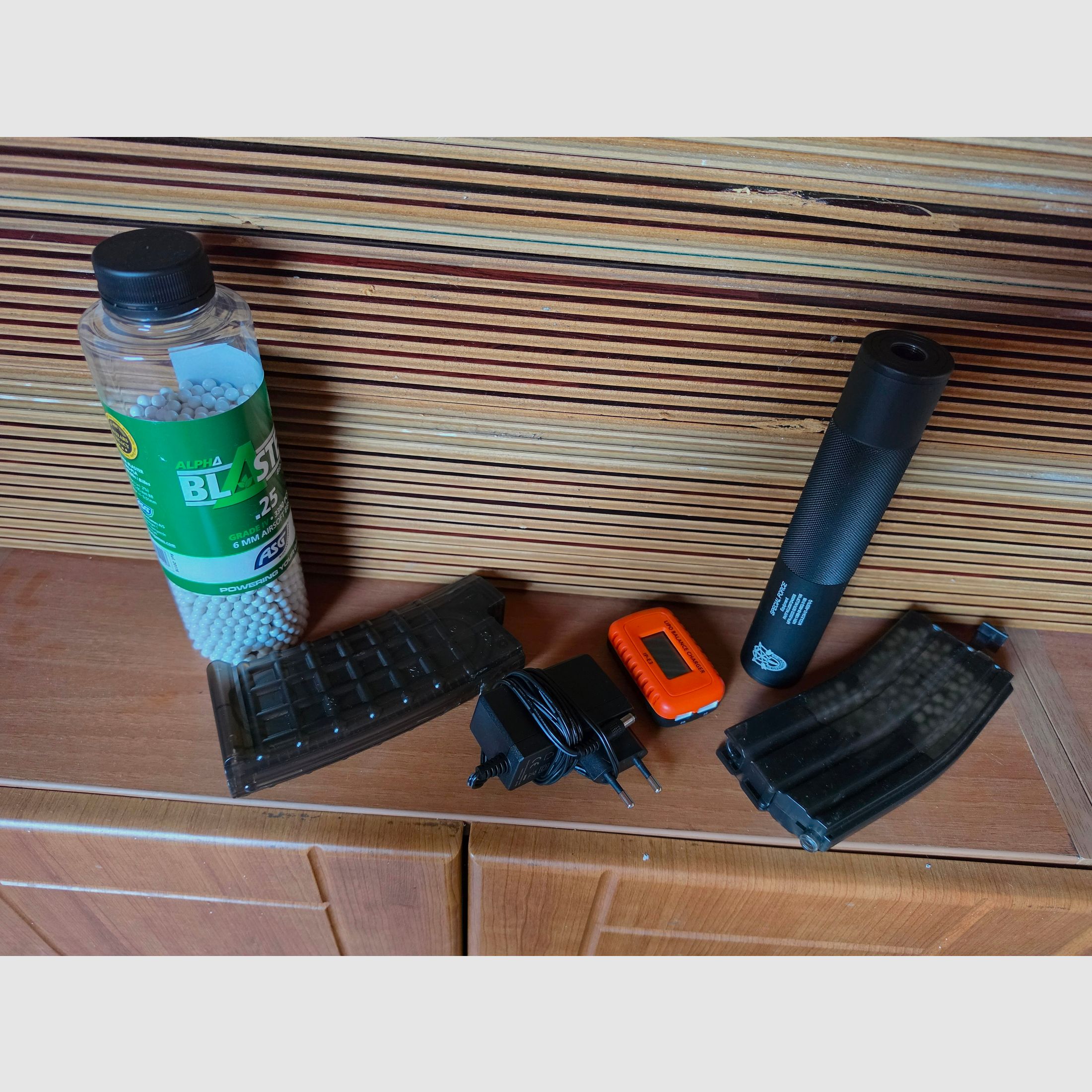 Novritsch SSR77 A1 - Compleet set (inclusief magazijn, speedloader, 6mm 0,25g BBS, geluiddemper, oplader)