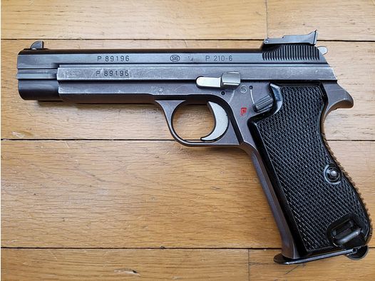 Superbe pistolet SIG P210-6 – Arme devenue mythique – Calibre 9 para – Version sport canon de 120 mm – Carcasse acier – TBE +