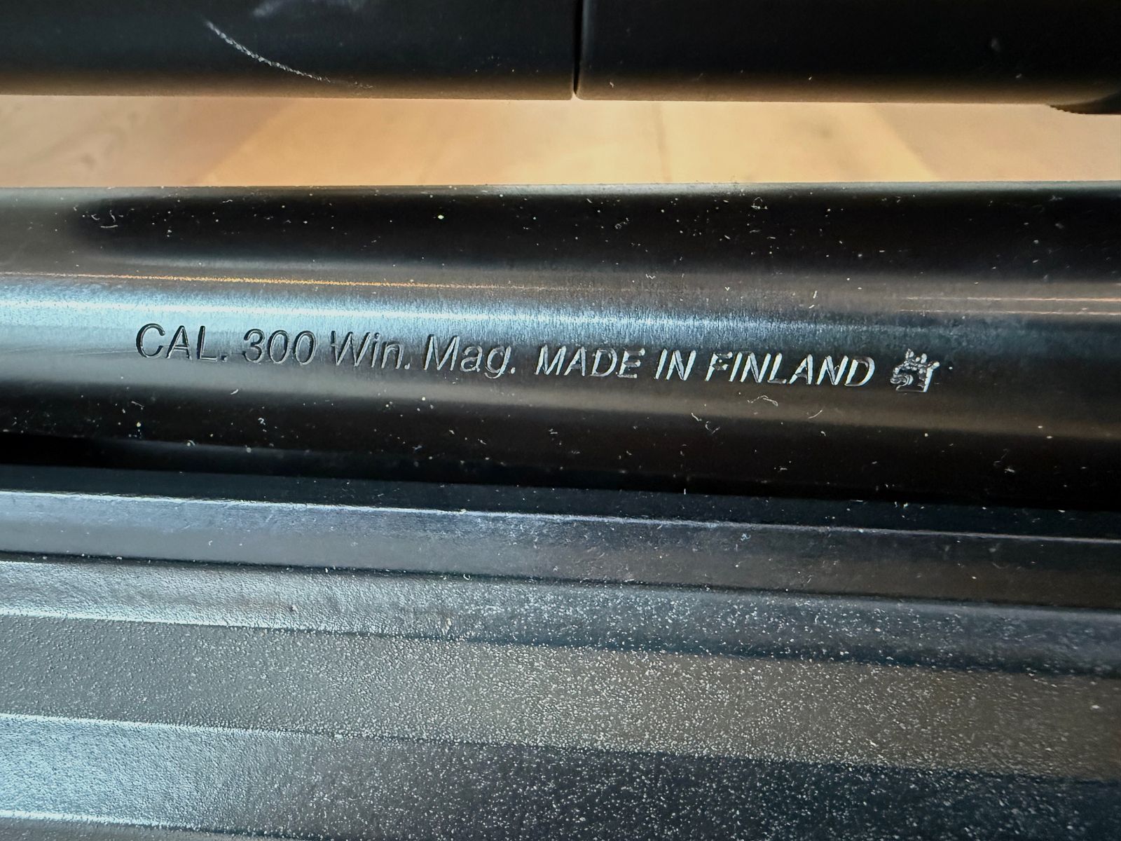 Sako TRG 42, Cal. 300 Win Magnum, negro. Swarovski Habicht, 4-16x50