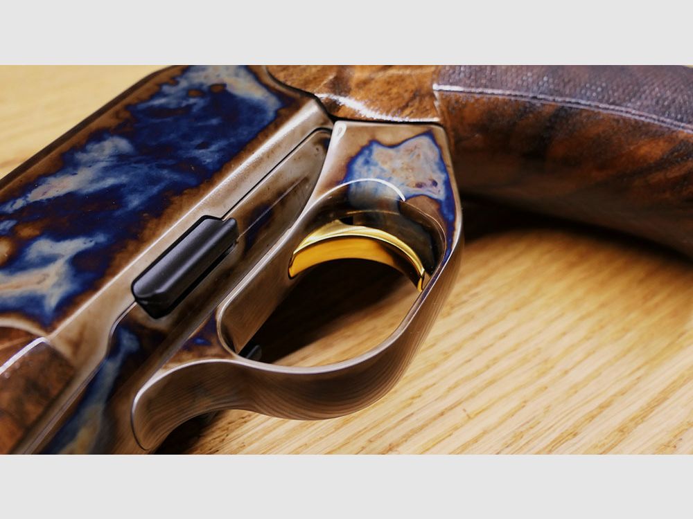 Blaser R8 culata perforada con endurecimiento de colores / sistema de acero / acabado brillante / SUEÑO DE MADERA Y ACERO