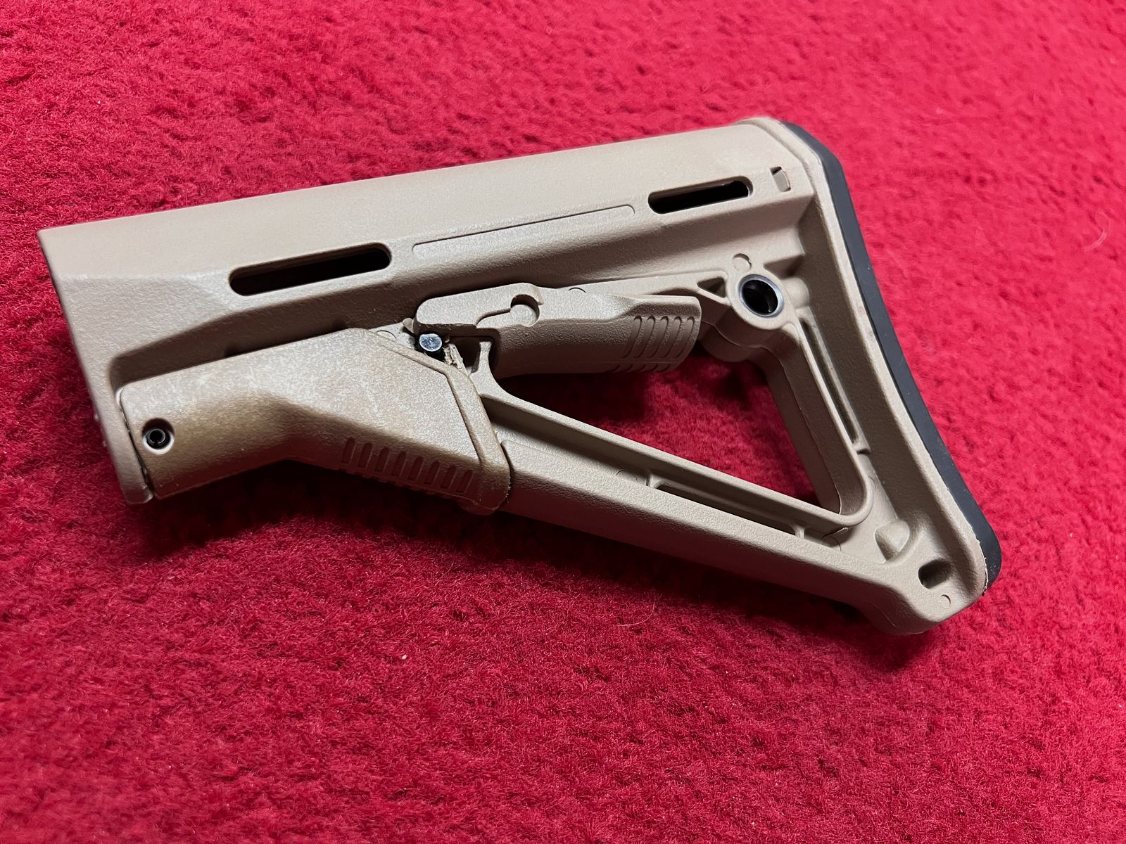 Supporto per spalla per modelli M 4 / AR 15 in Dark Earth Tipo III