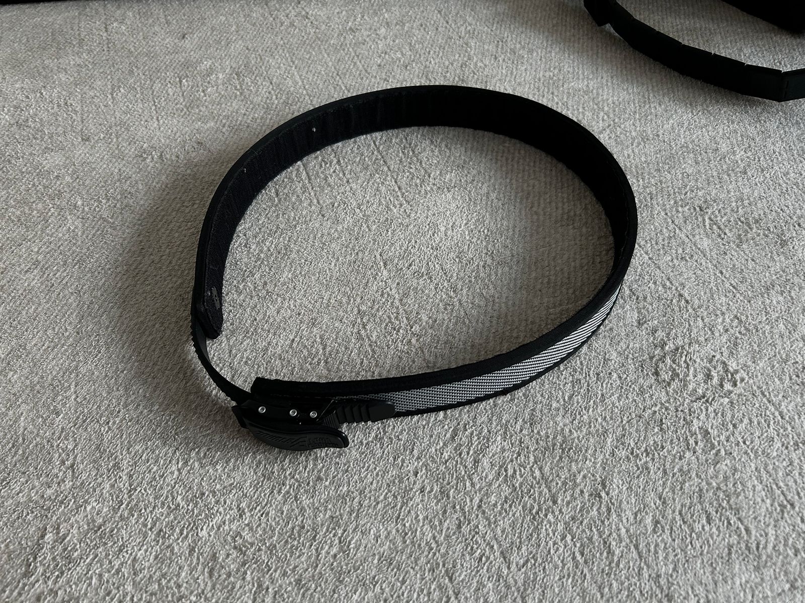 Sistema di cintura DAA con chiusura a cricchetto argento