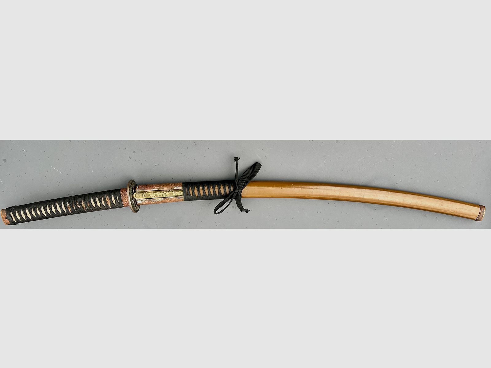 Authentisches japanisches Offizierskatana (Shin-guntō Typ 98) aus dem Zweiten Weltkrieg mit signierter Kanemune-Klinge.