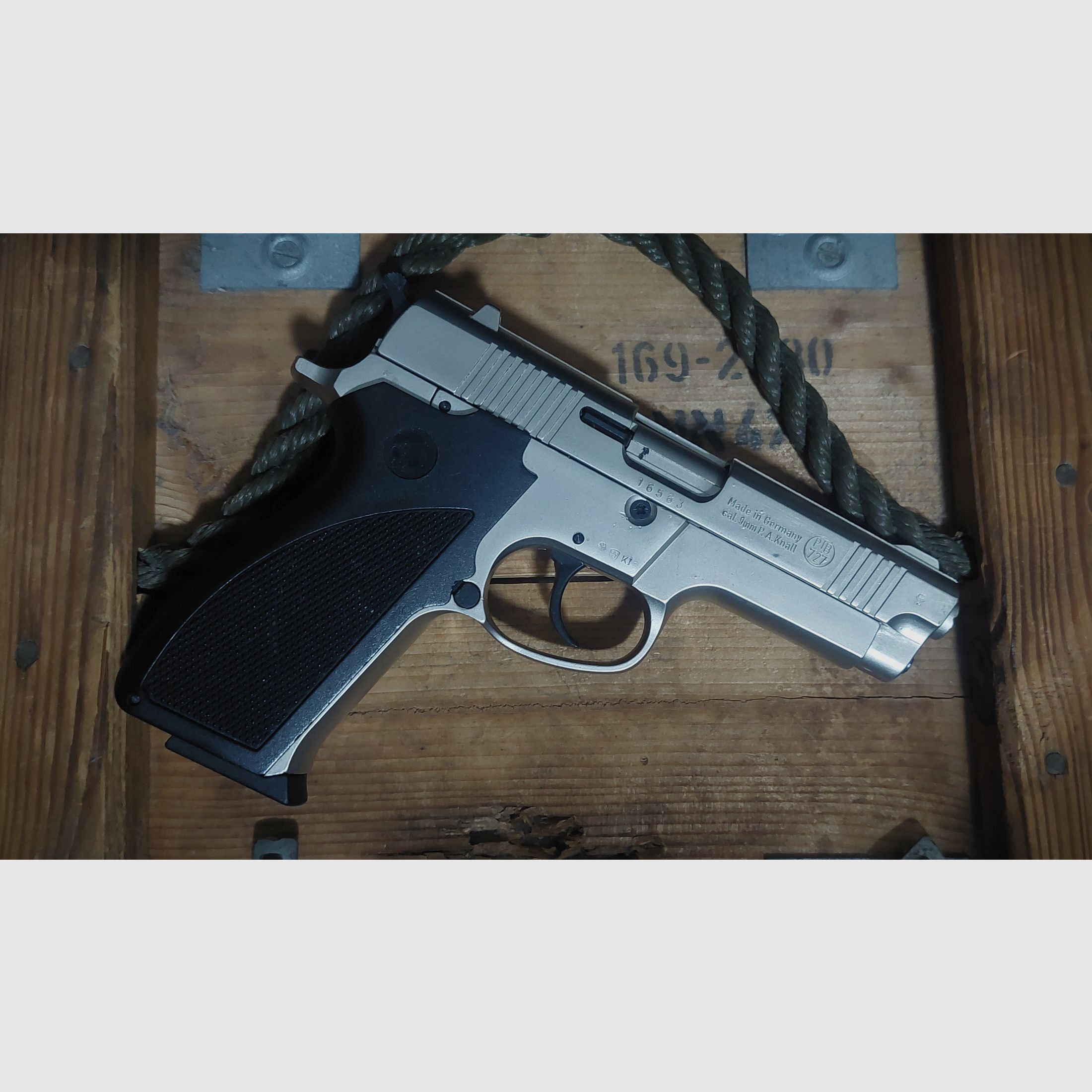 IWG Defender 9 mm P.A.K (PTB 727)