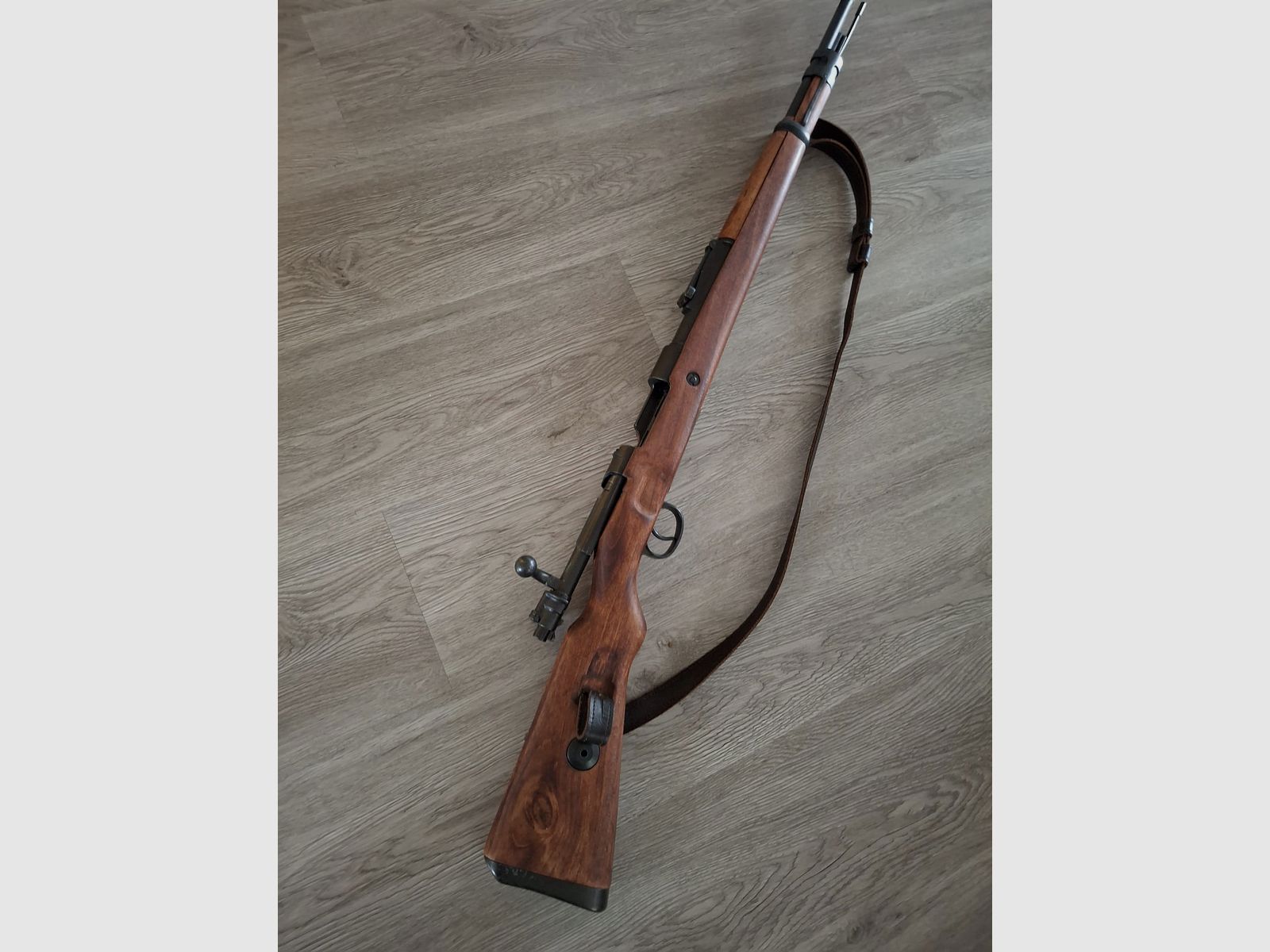 REPLICA MAUSER K98 CON CINTURÓN DENIX Rifle decorativo
