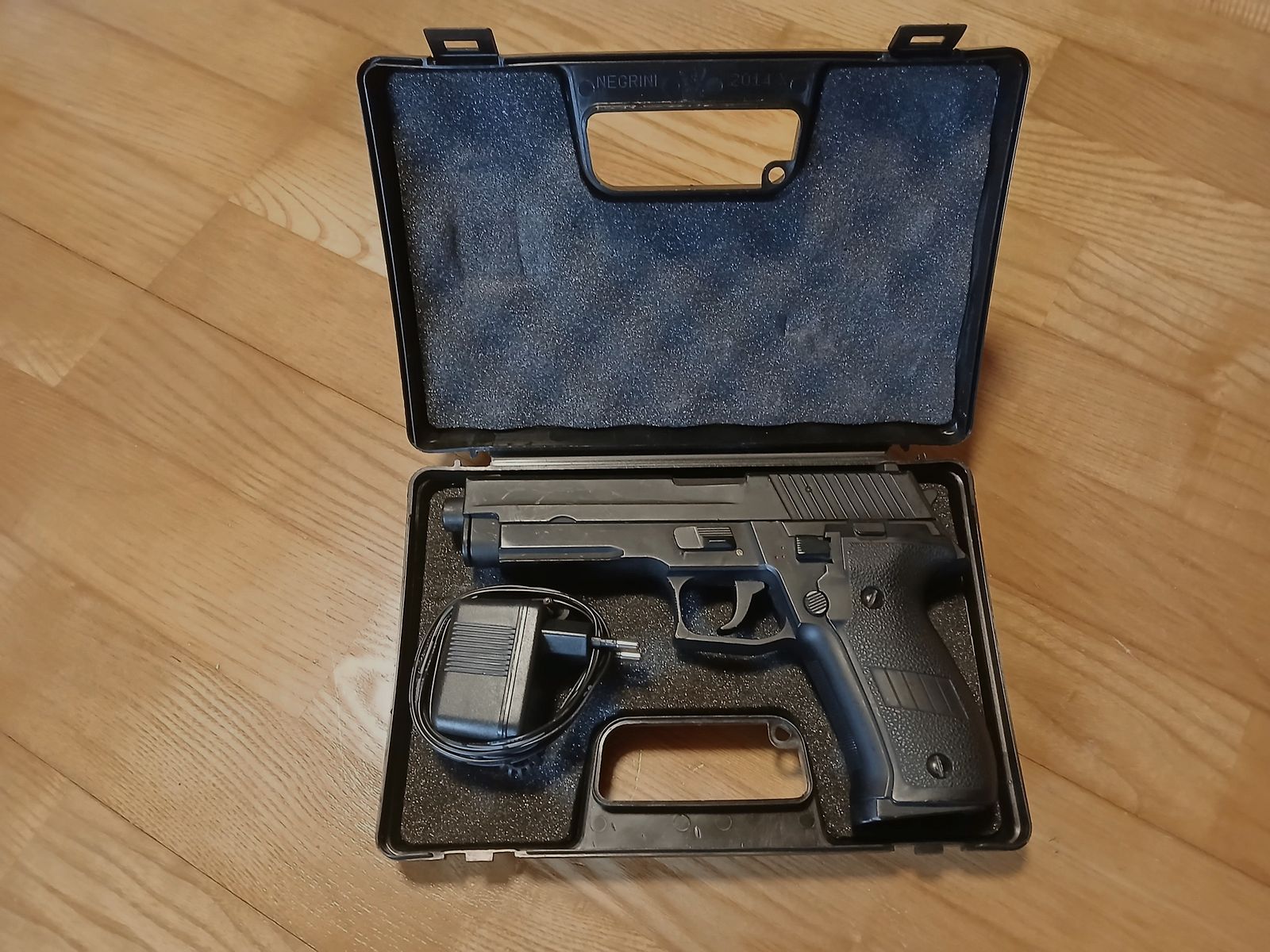 Sig Sauer AEP + valigetta per armi