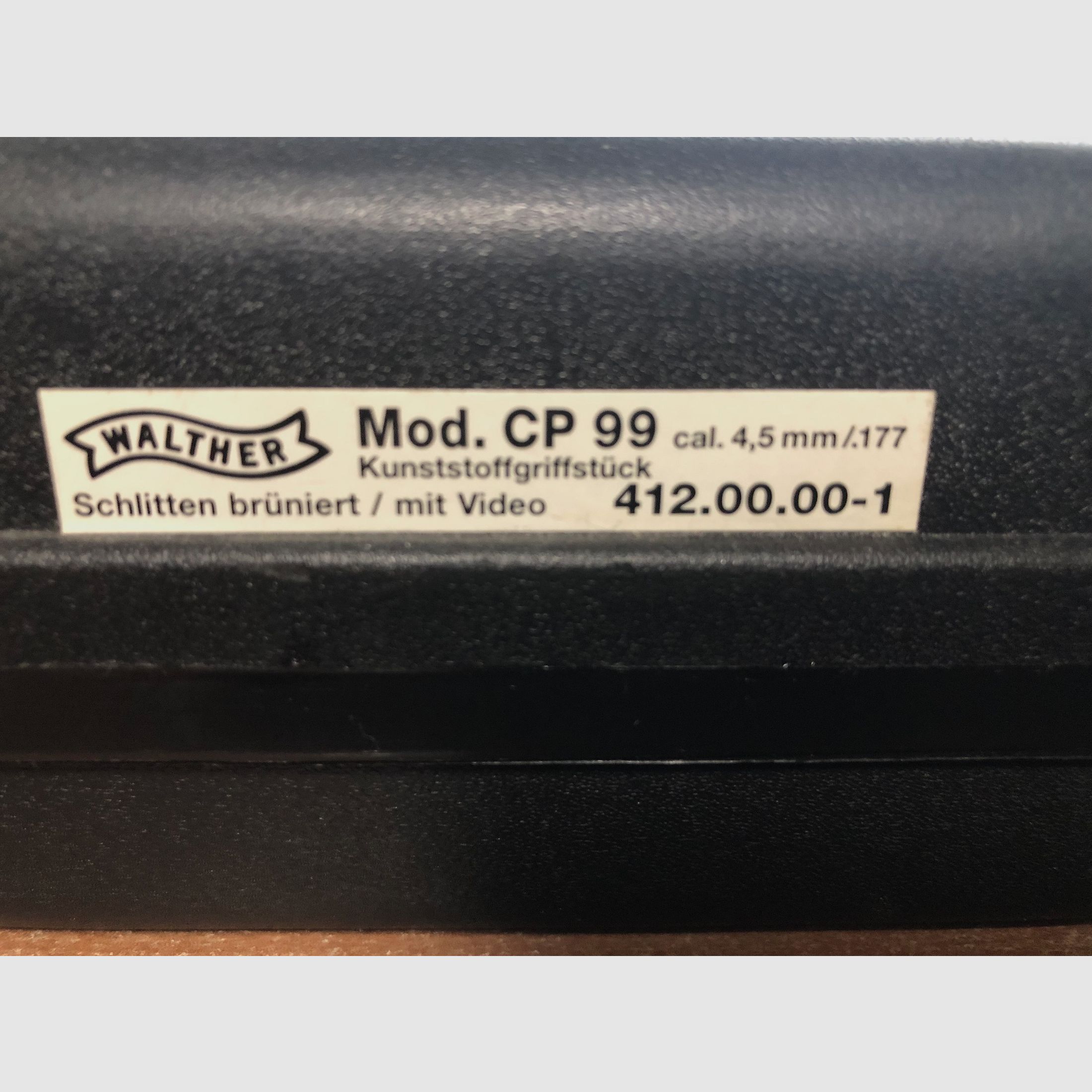 Walther CO2 CP99 pistool als onderdelenhouder