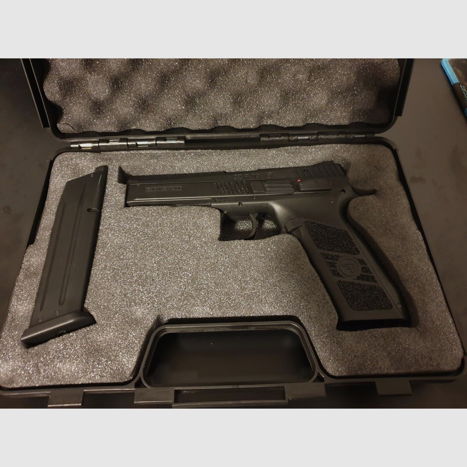 Airsoftpistole CZ P-09 (0,7 Joule) + umfangreiches Zubehör – neuwertig