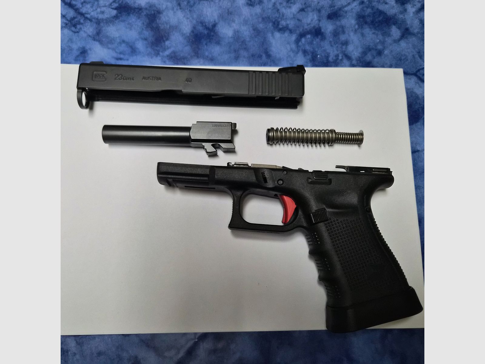 Glock 23 Gen 4 .40 S&W – zestaw wyczynowy high-end (celownik LPA, tuningowany trigger, zestaw sprężyn, walizka, akcesoria), zdjęcie 2 z 9