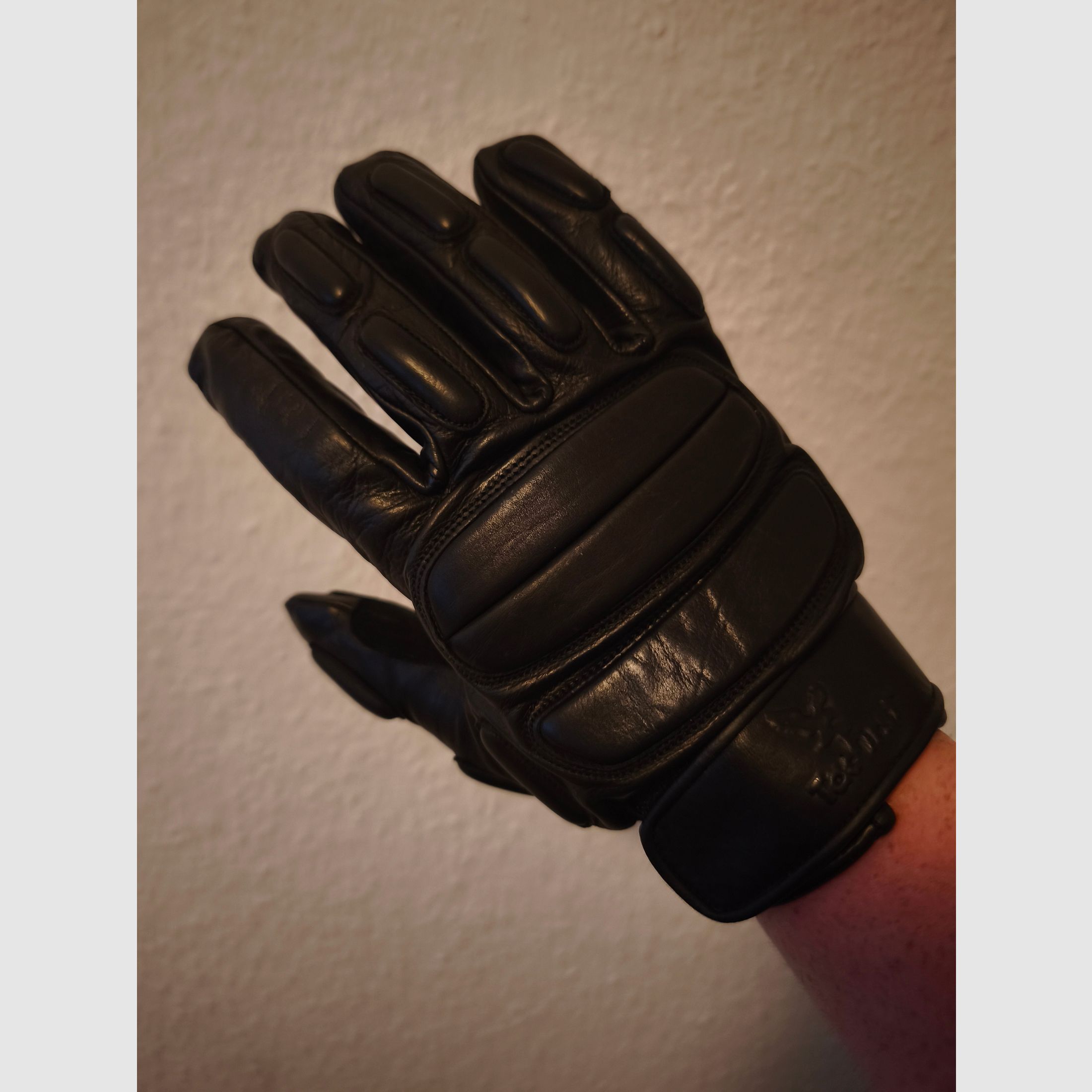 Conjunto para la venta/envío corre por mi cuenta. Walther p99 sin usar y cuchillo Walther etc.