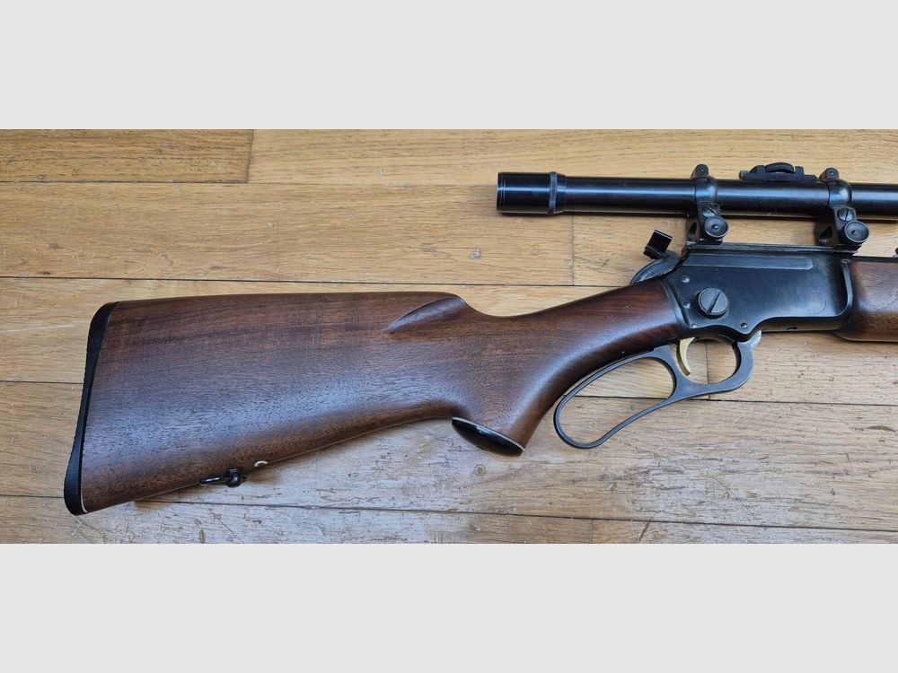 Sehr schöne Unterhebelrepetierbüchse Marlin Golden 39A – Kaliber 22LR – 10 Schuss + 1 in 22LR – Sehr schöne „JM“-Fertigung von 1962 – zerlegbar oder „Take-down“ – Mikrorillen-Lauf – Mechanischer und ästhetischer Zustand hervorragend – Stahlmontage mit Monope X2.5 Zielfernrohr mit Absehen Nr. 1 – Wunderschöne Spaßwaffe und für kleine Jagd – TBE++, Bild 3 von 47