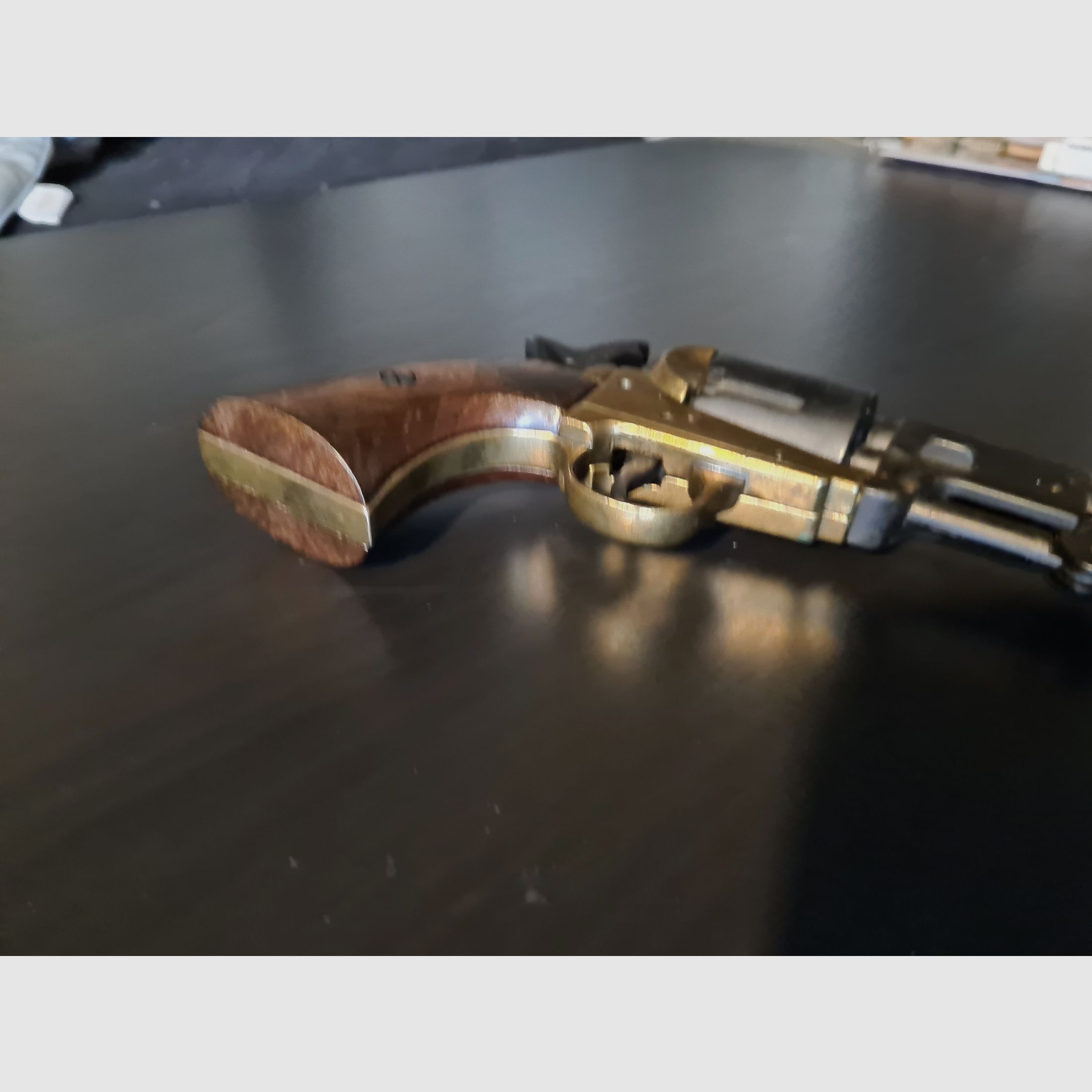 Colt Dragoon Dekowaffe